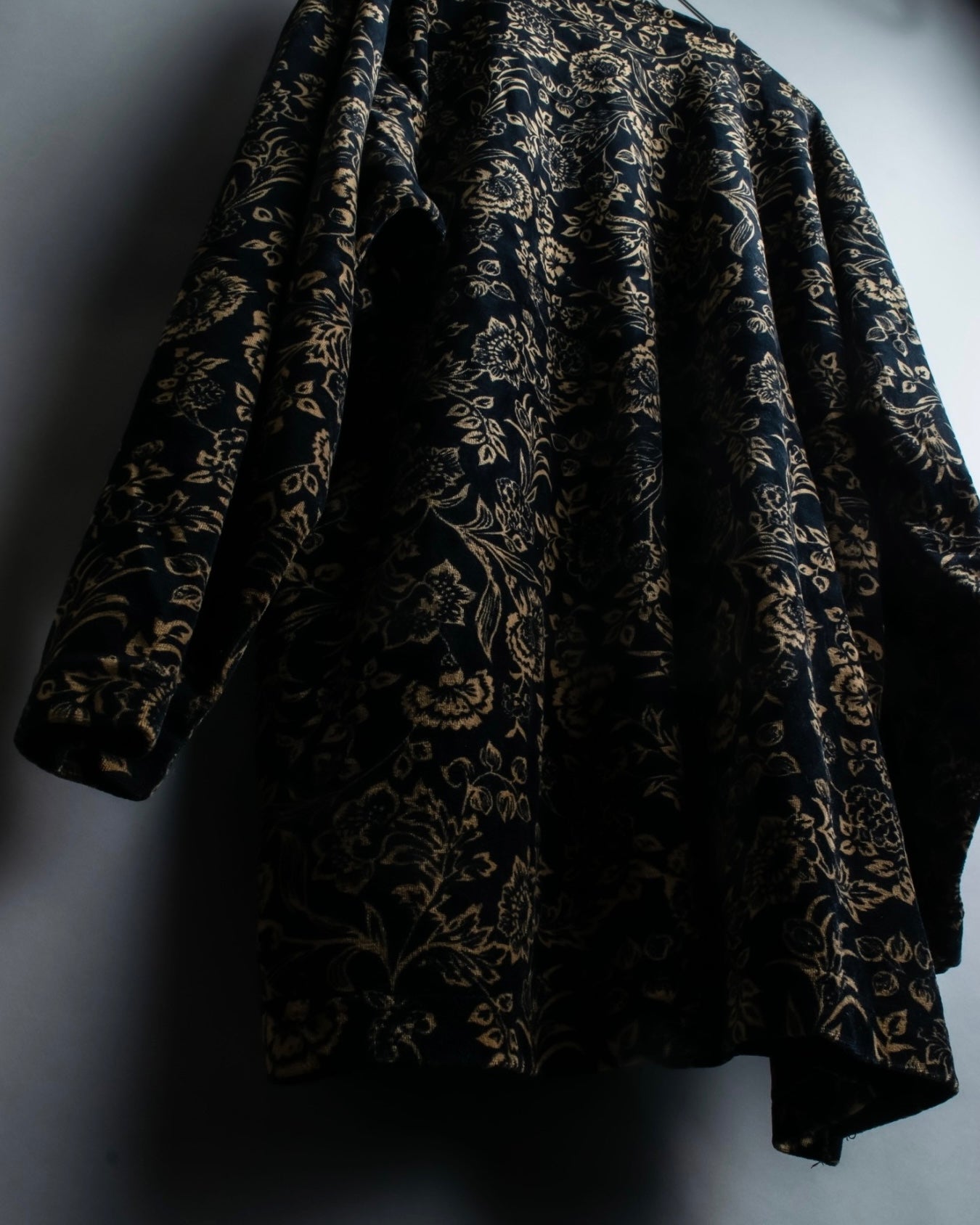 Vintage botanical pattern velor knit