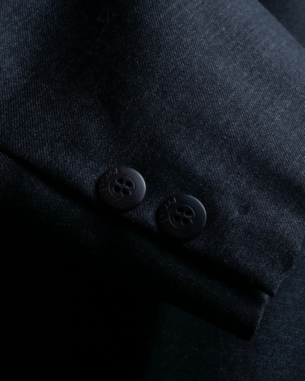 "GIANNI VERSACE" Arm line design peak lapel setup