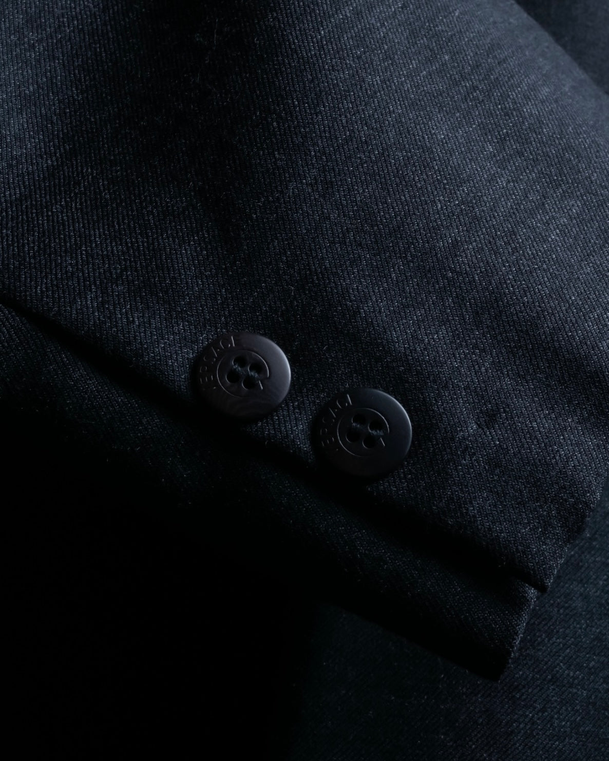 "GIANNI VERSACE" Arm line design peak lapel setup