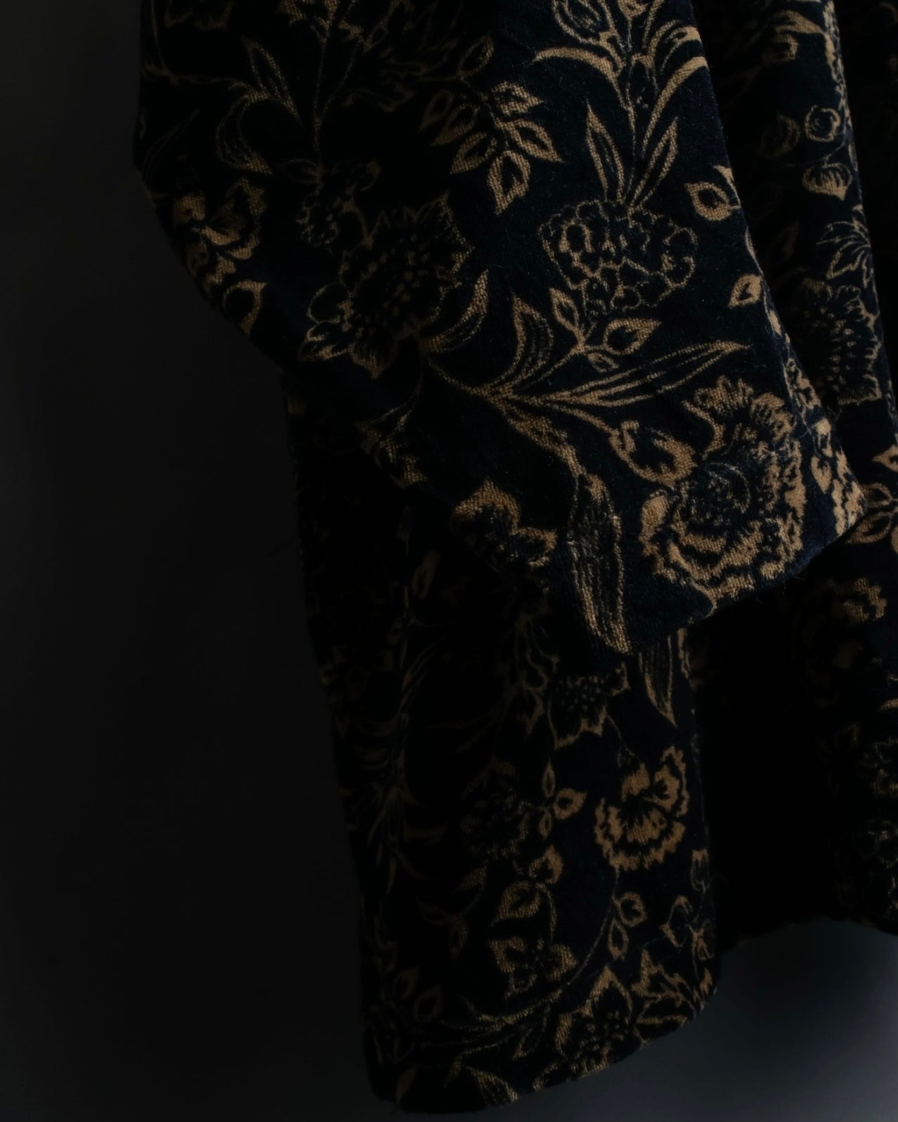 Vintage botanical pattern velor knit