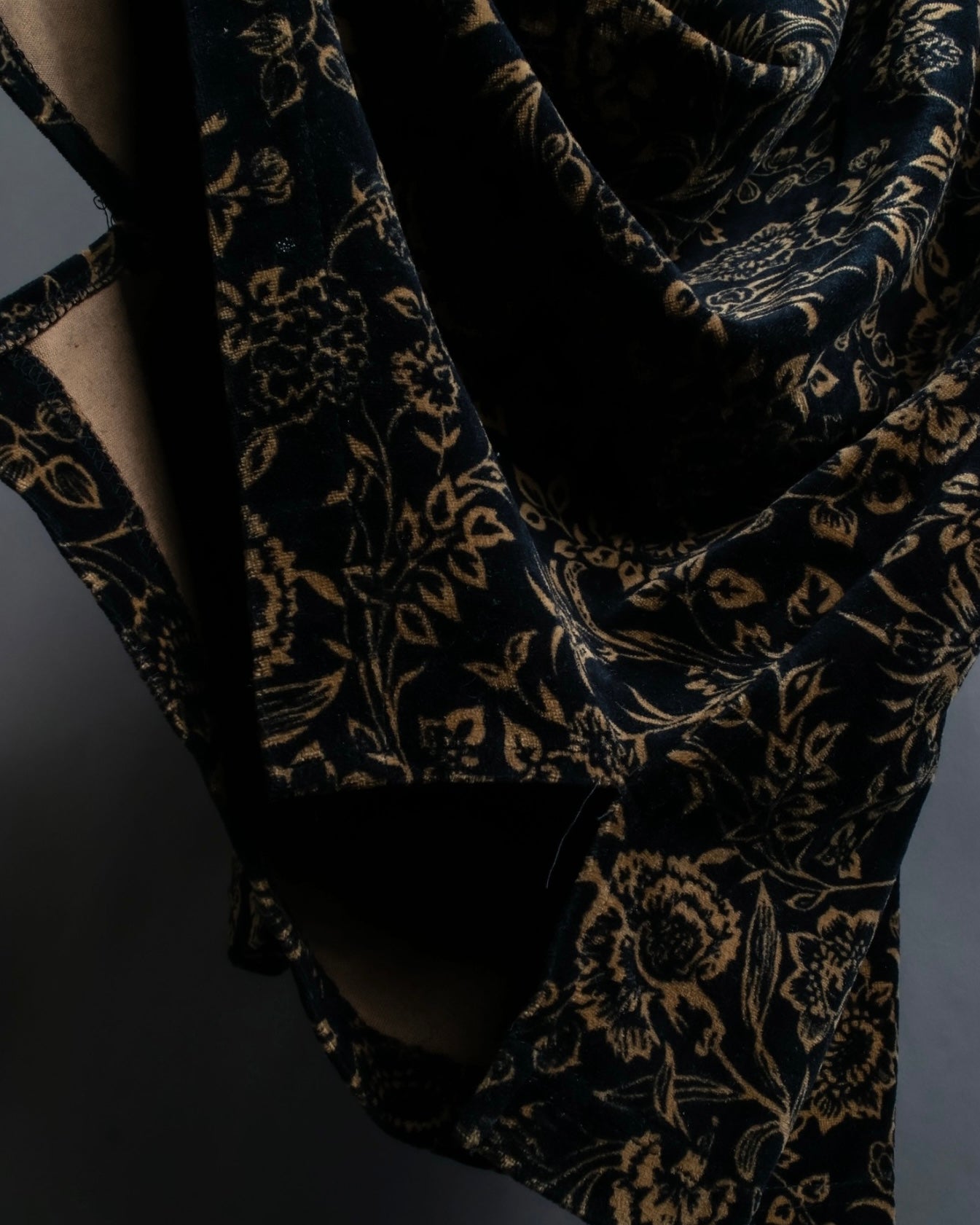 Vintage botanical pattern velor knit