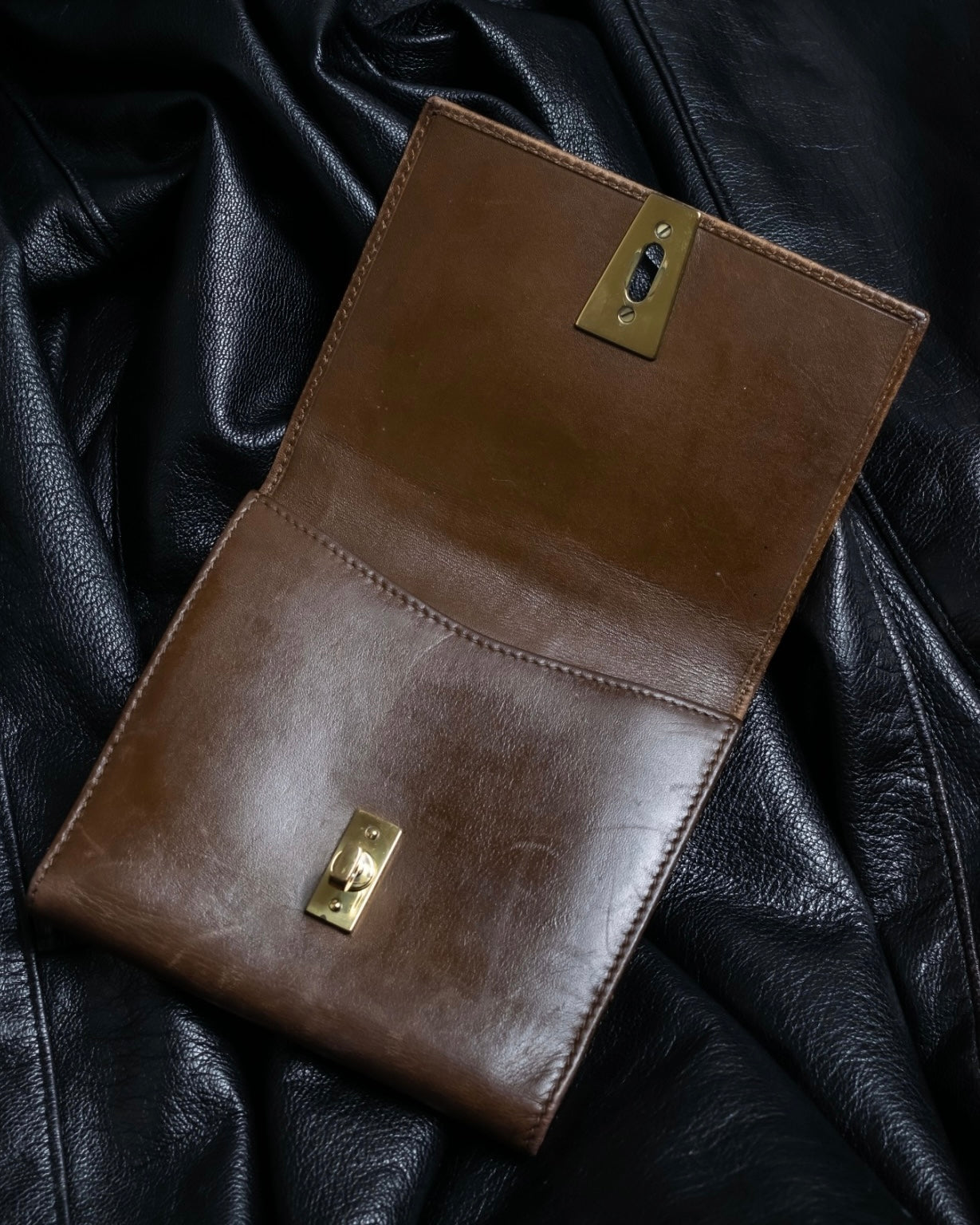 "GUCCI" keyhole leather wallet