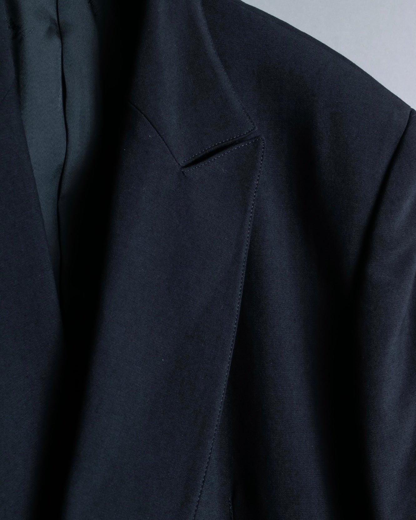 "CLAUDE MONTANA" Long lapel beautiful silhouette setup