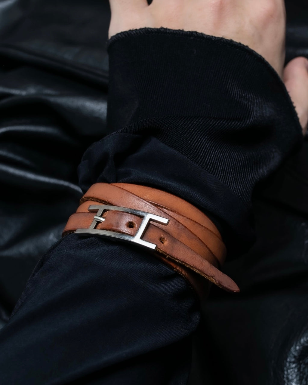 "HERMES" leather bracelet choker