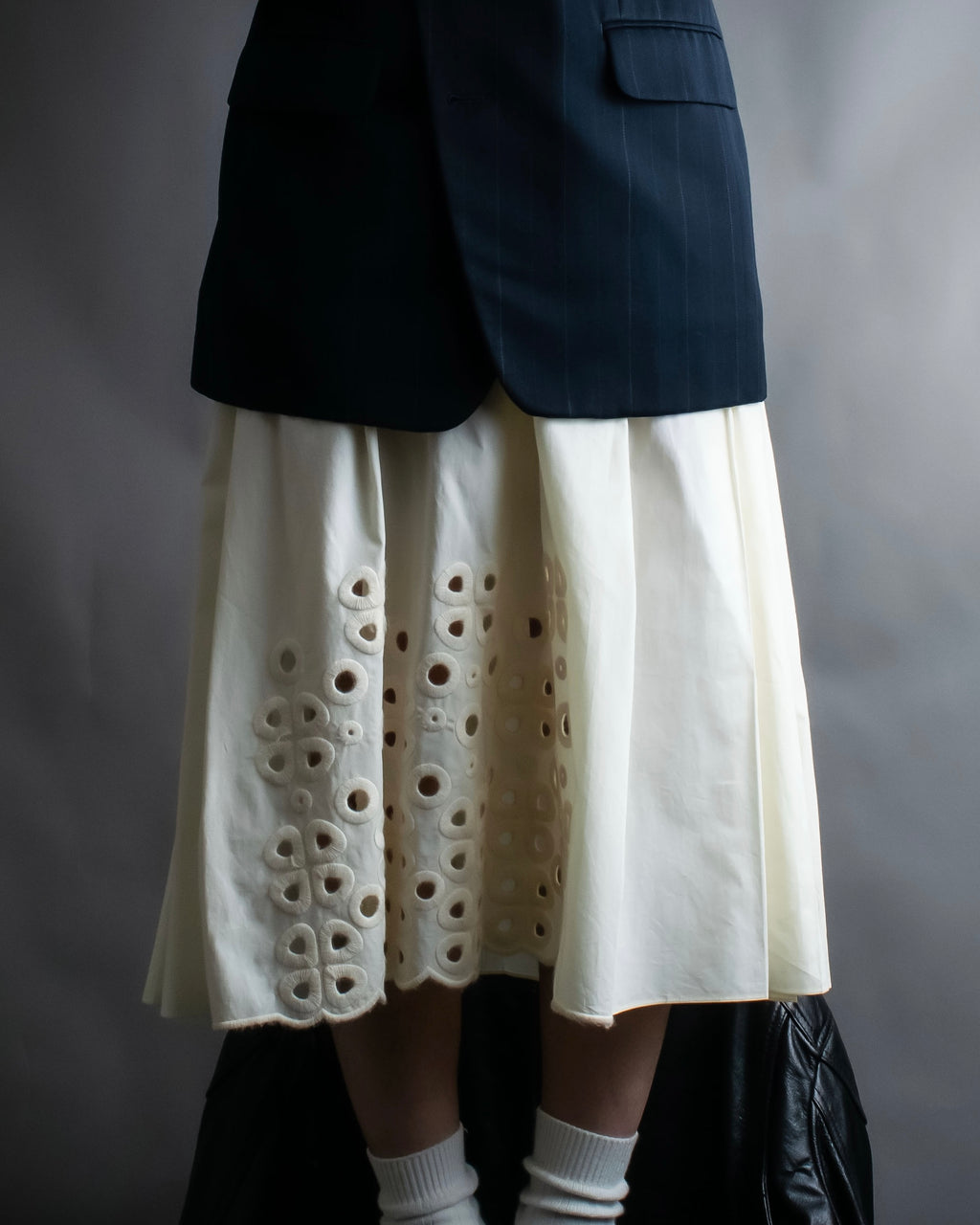 "FENDI" hole pattern and tack designed skirt