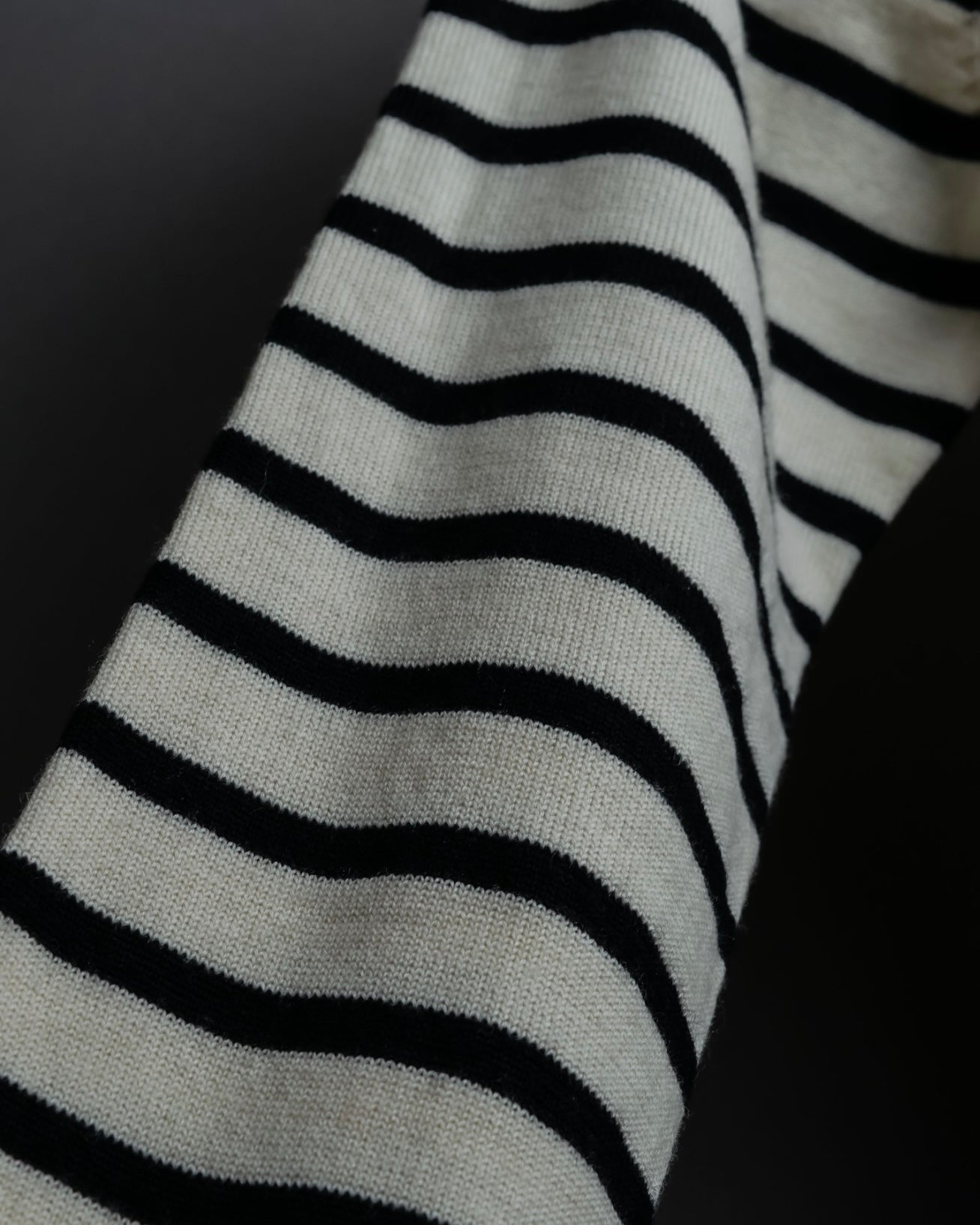 "sacai" Wool border asymmetrical ruffle knit