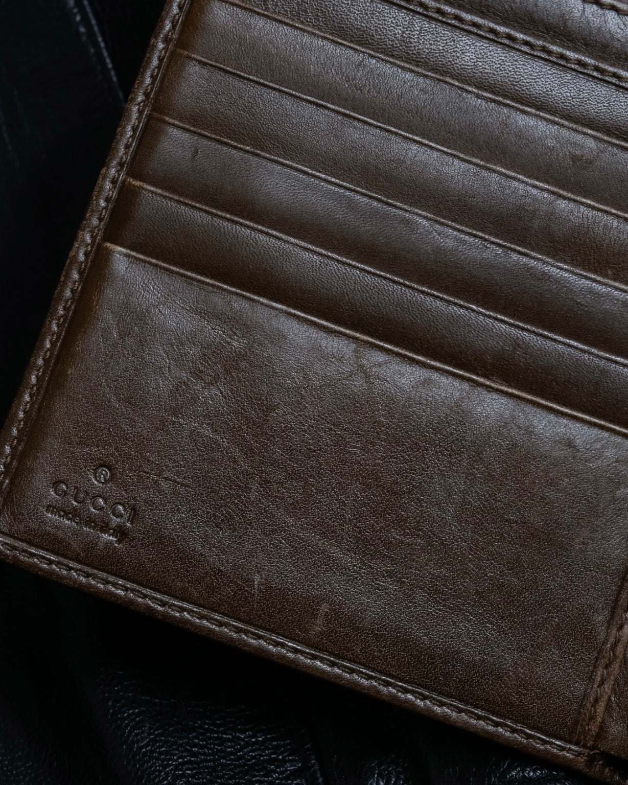 "GUCCI" keyhole leather wallet