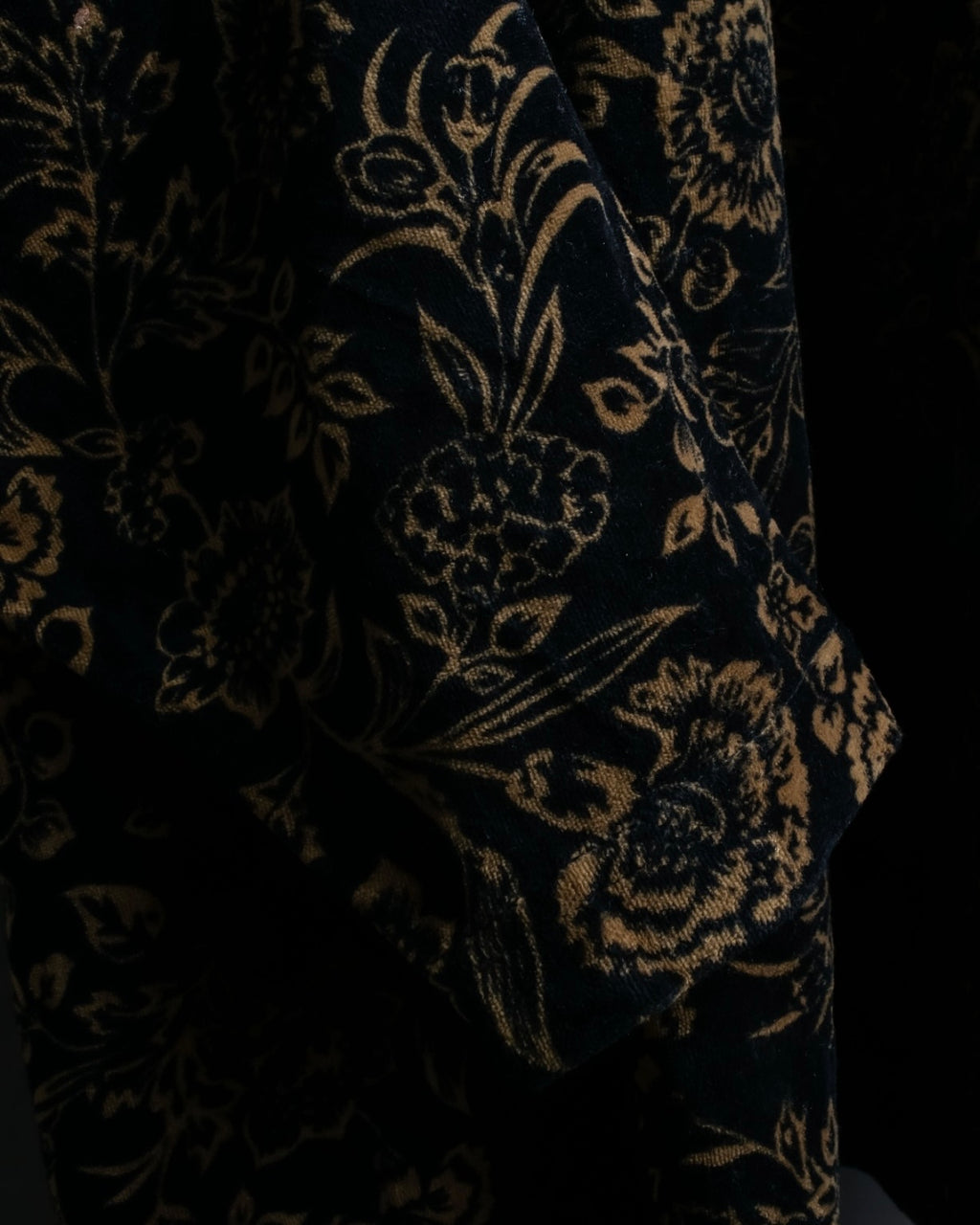Vintage botanical pattern velor knit