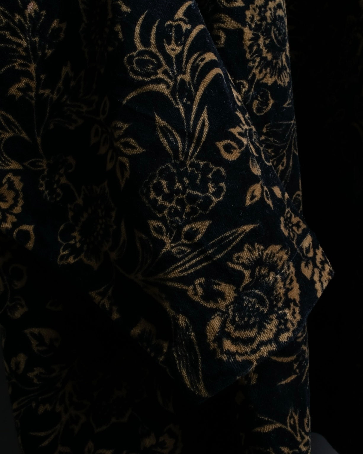 Vintage botanical pattern velor knit