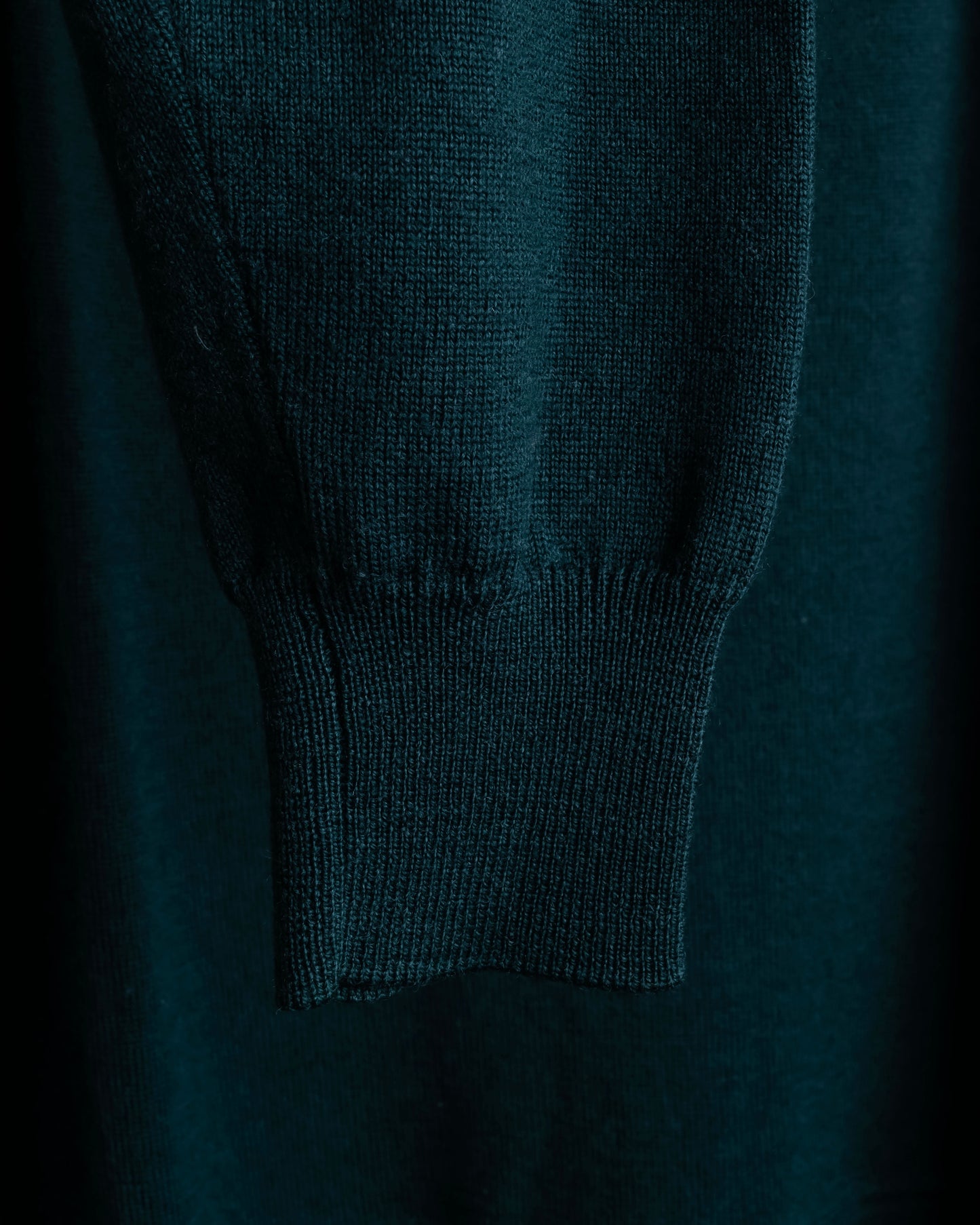 “MM6” docking designed four sleeves long knit