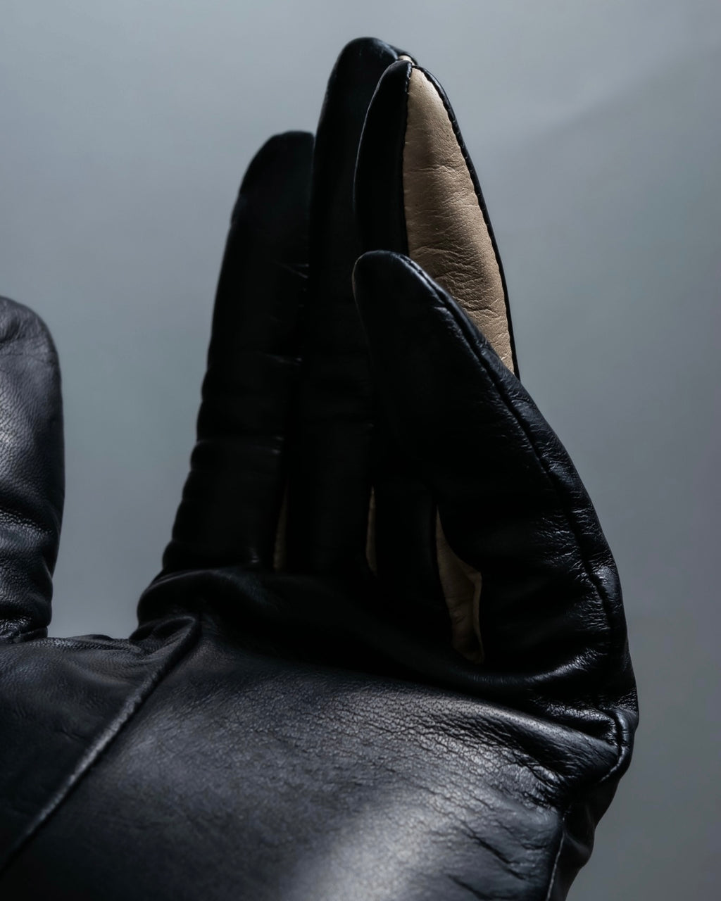 "Calvin Klein" Dead stock black &amp; off-white leather gloves