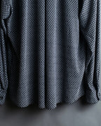 Vintage three-dimensional processed monotone polyester shirt