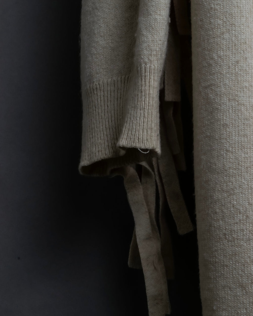 "MM6" Arm fringe design knit dress