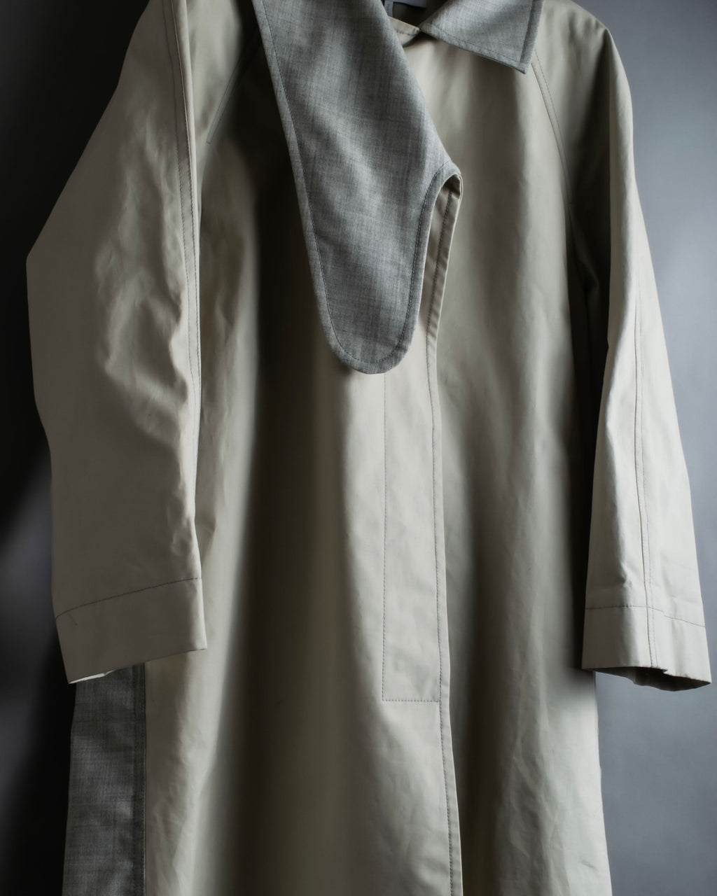 "LOEWE" Beautiful curved lapel raglan spring coat