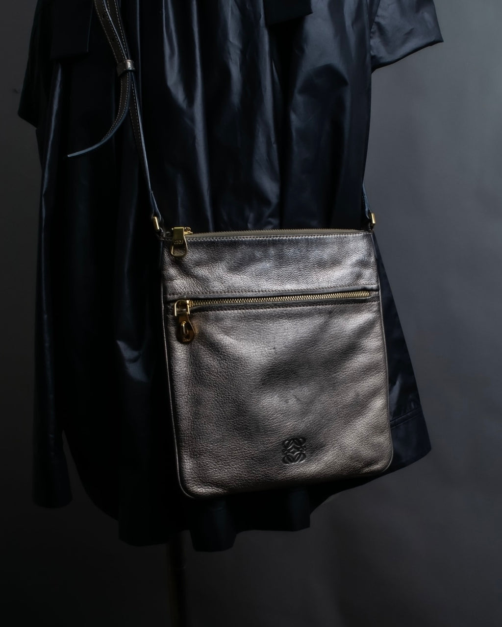 “LOEWE” anagram designed silver shoulder bag