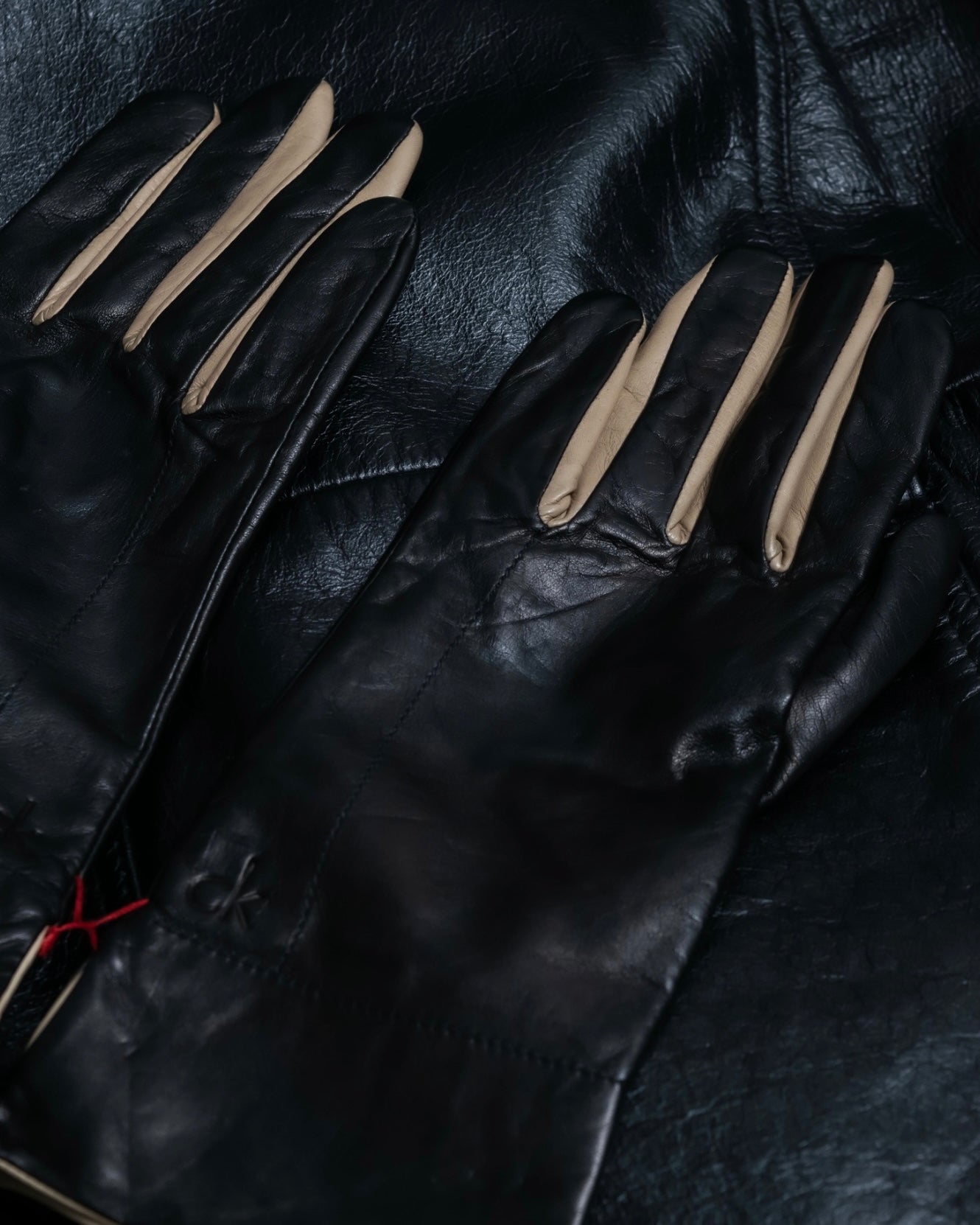 "Calvin Klein" Dead stock black &amp; off-white leather gloves