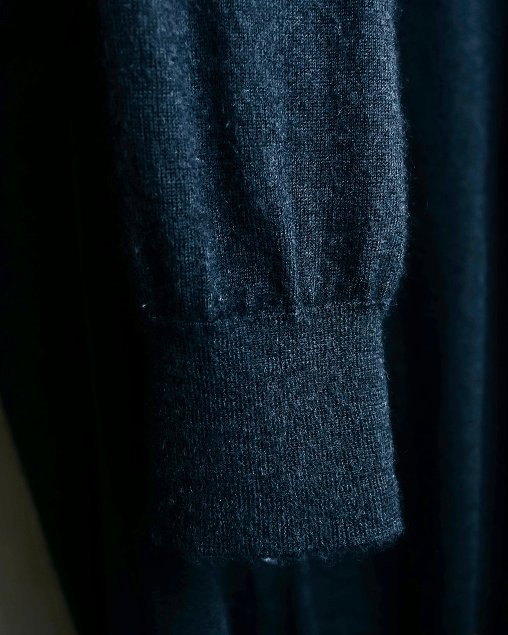 “Alexander McQueen” skull designed cashmere cardigan