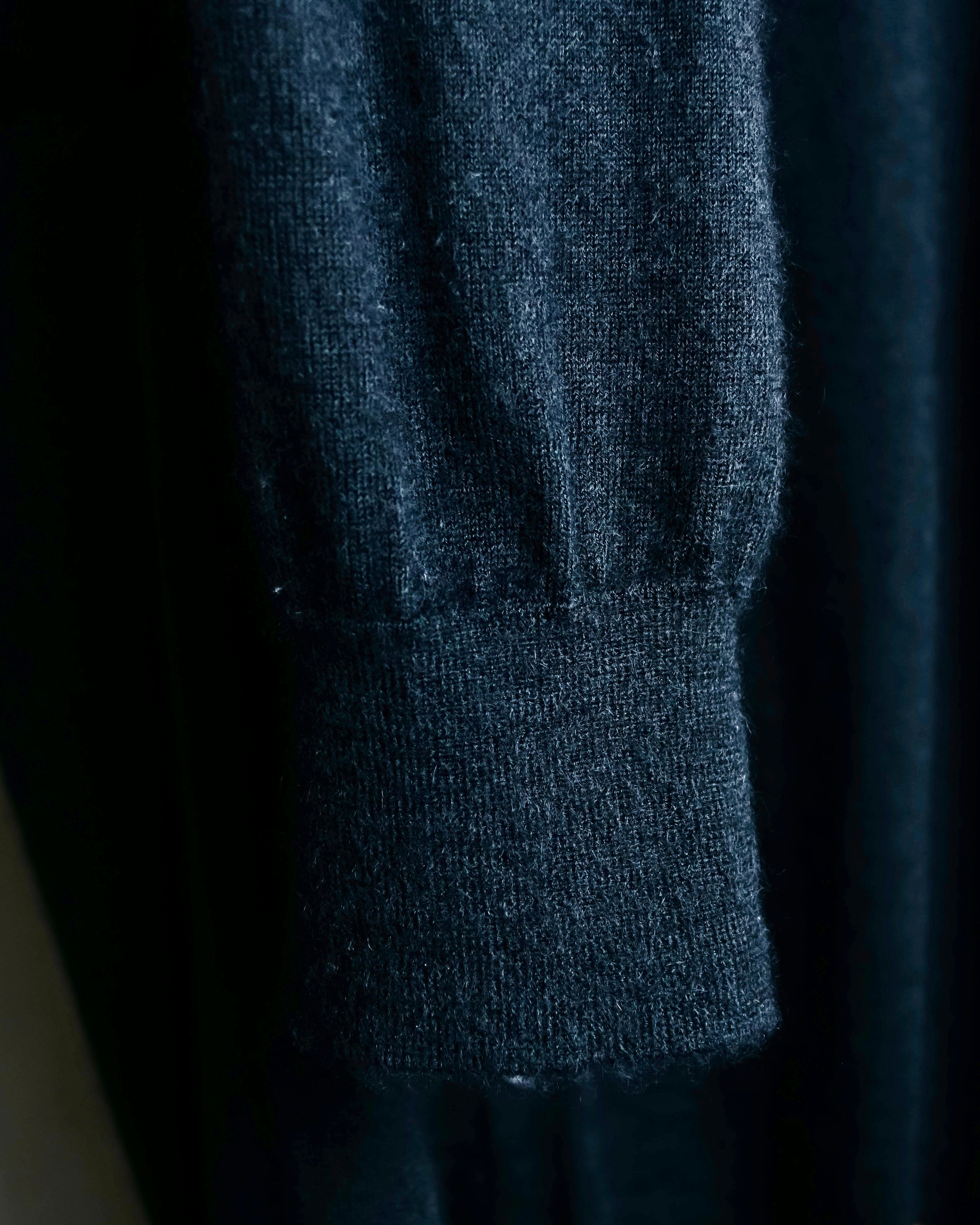 “Alexander McQueen” skull designed cashmere cardigan