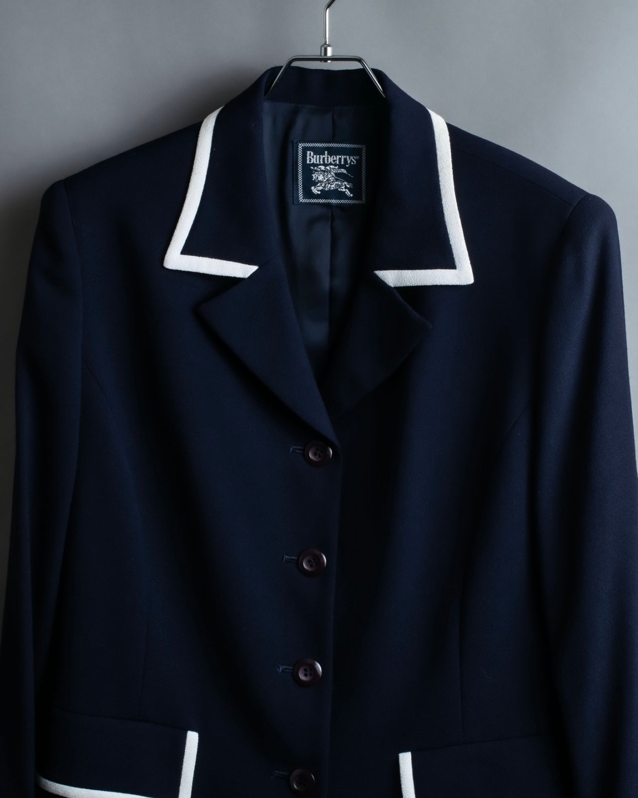 “Burberrys” open collar piping designed jacket