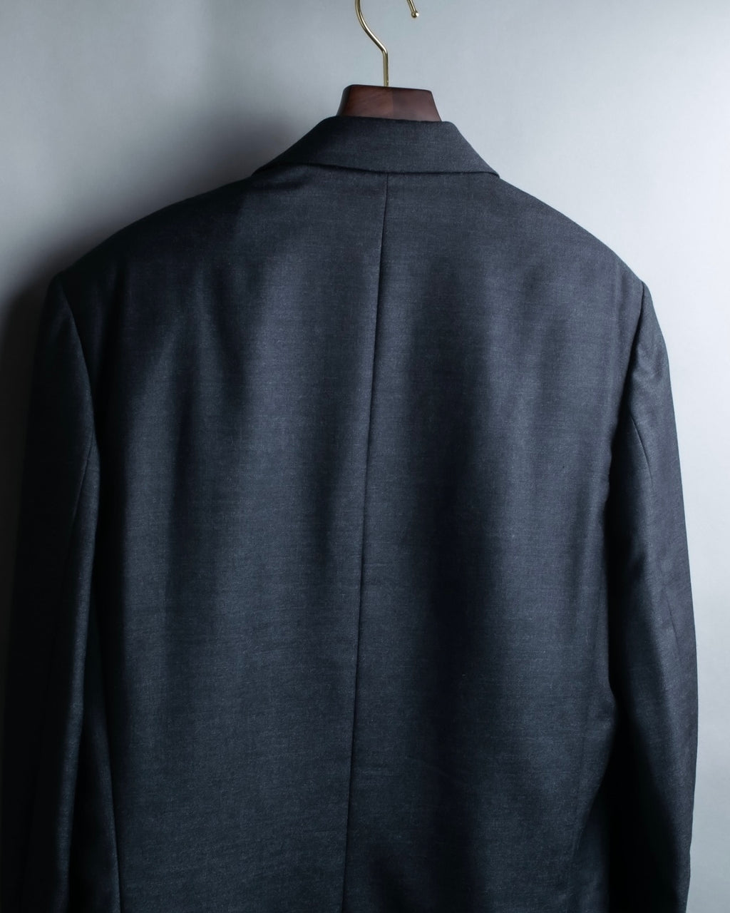 "GIANNI VERSACE" Arm line design peak lapel setup