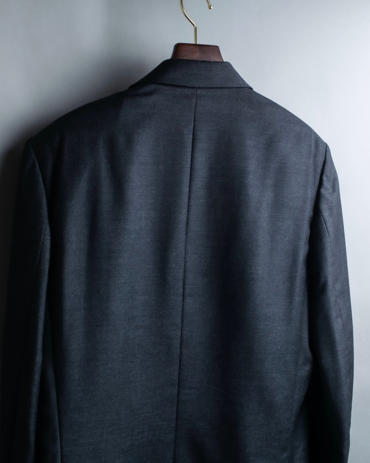 "GIANNI VERSACE" Arm line design peak lapel setup