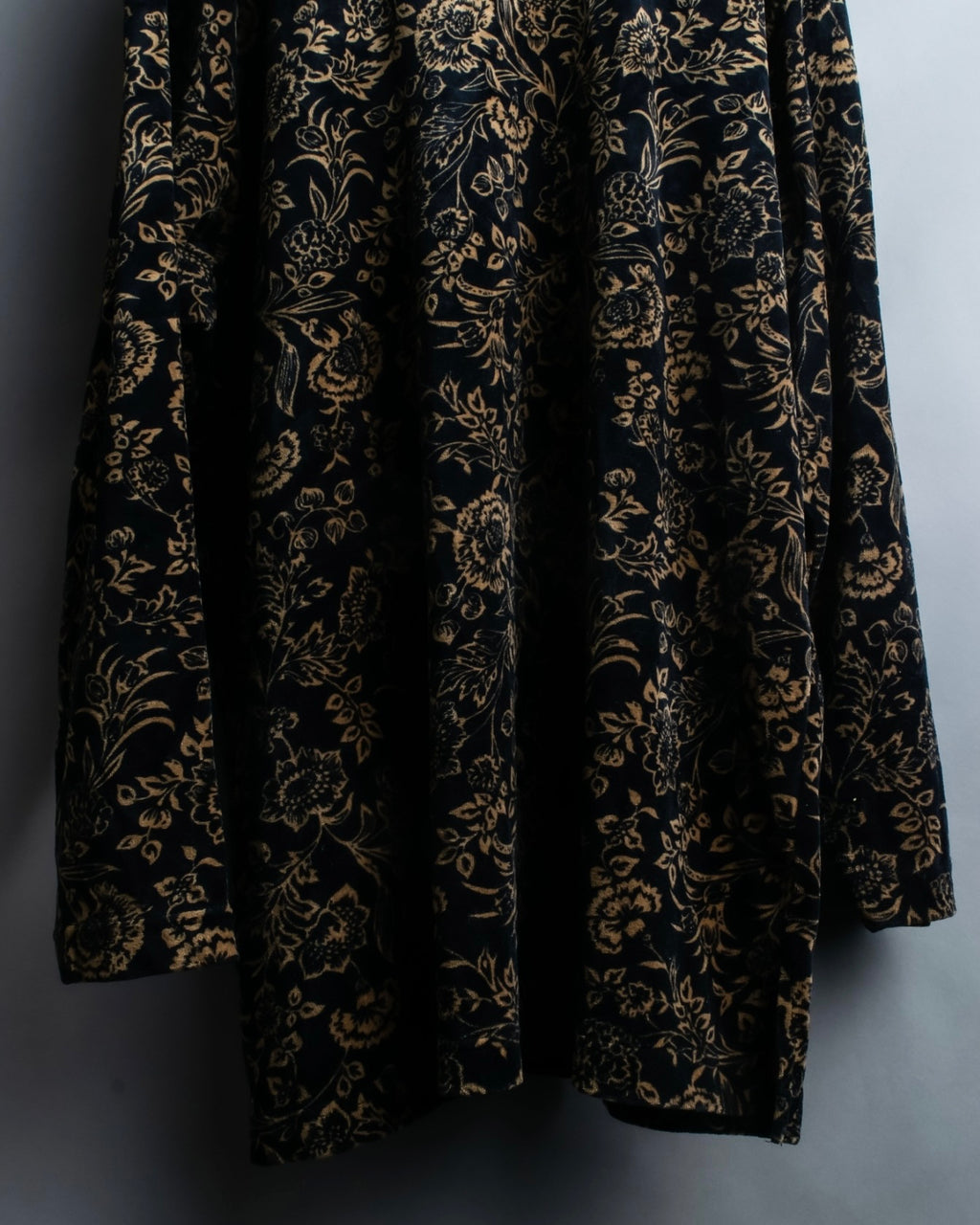 Vintage botanical pattern velor knit