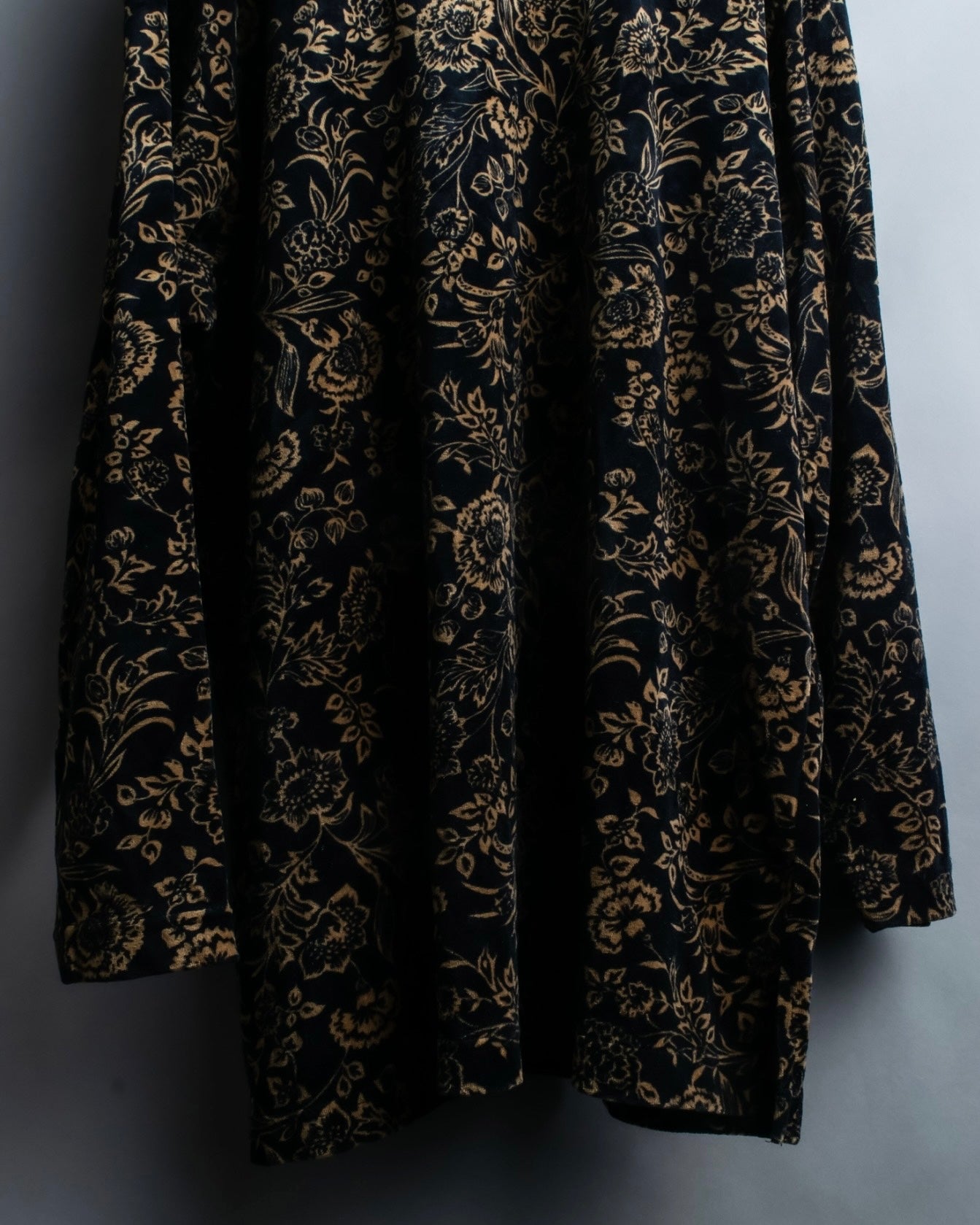 Vintage botanical pattern velor knit