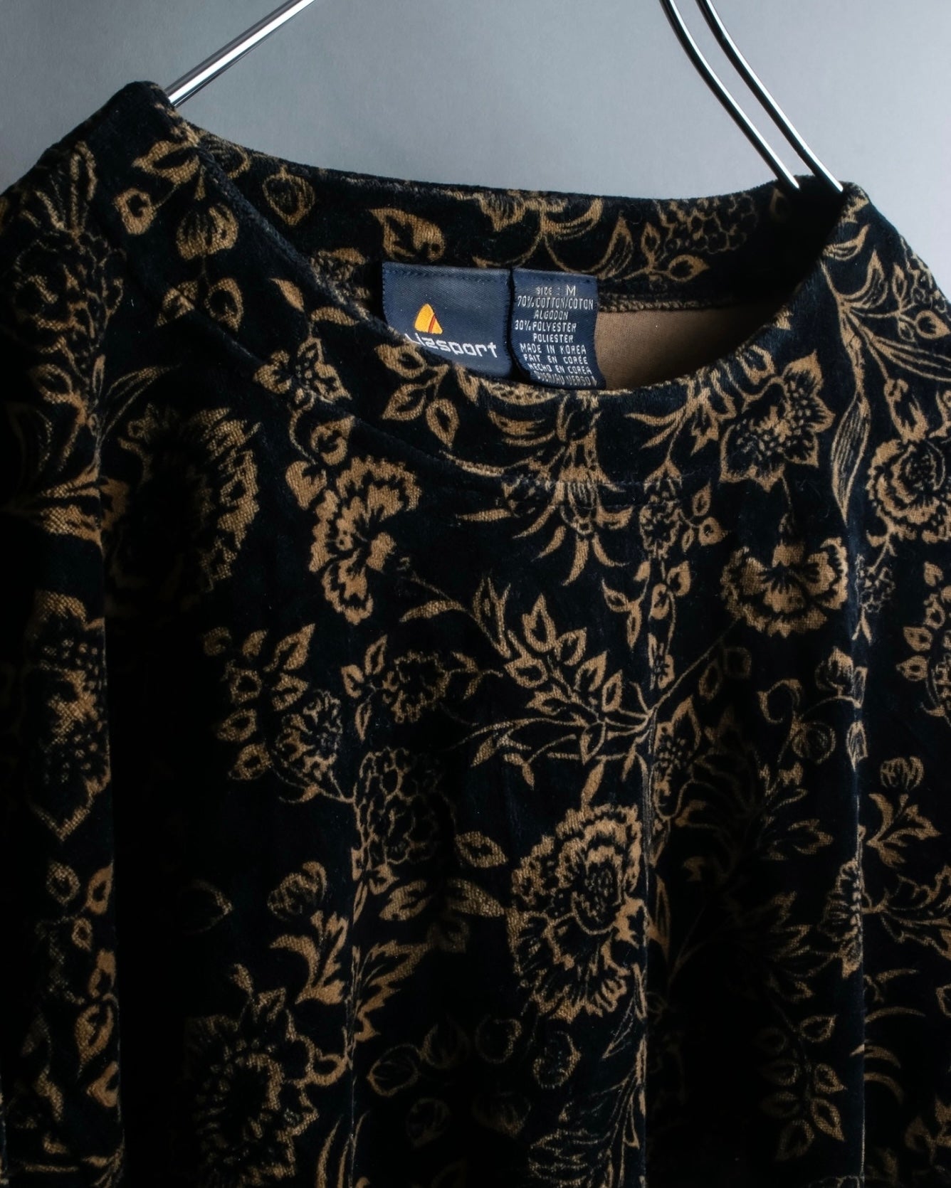 Vintage botanical pattern velor knit