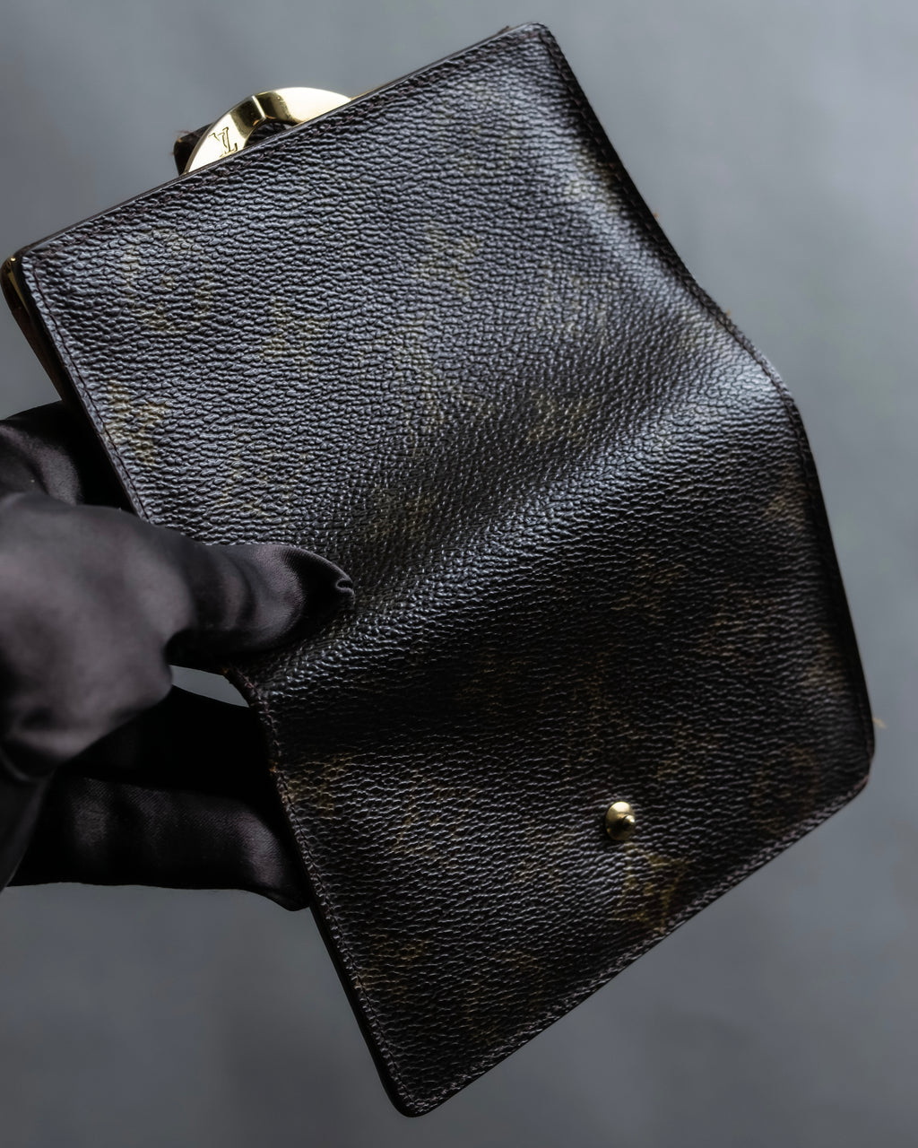 “Louis Vuitton” gold attachment designed monogram wallet