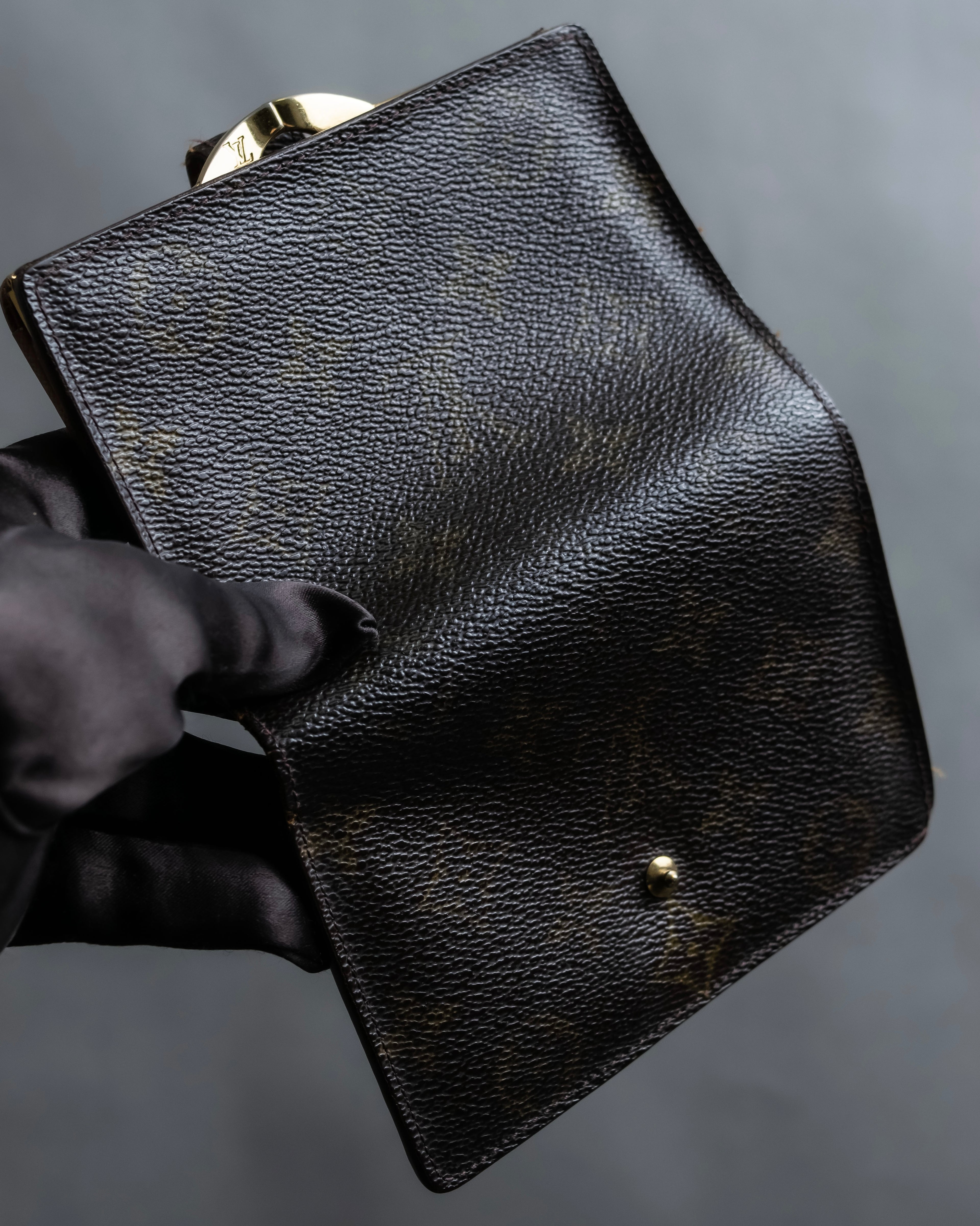 “Louis Vuitton” gold attachment designed monogram wallet