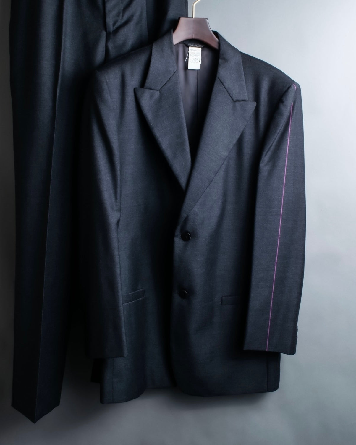 "GIANNI VERSACE" Arm line design peak lapel setup