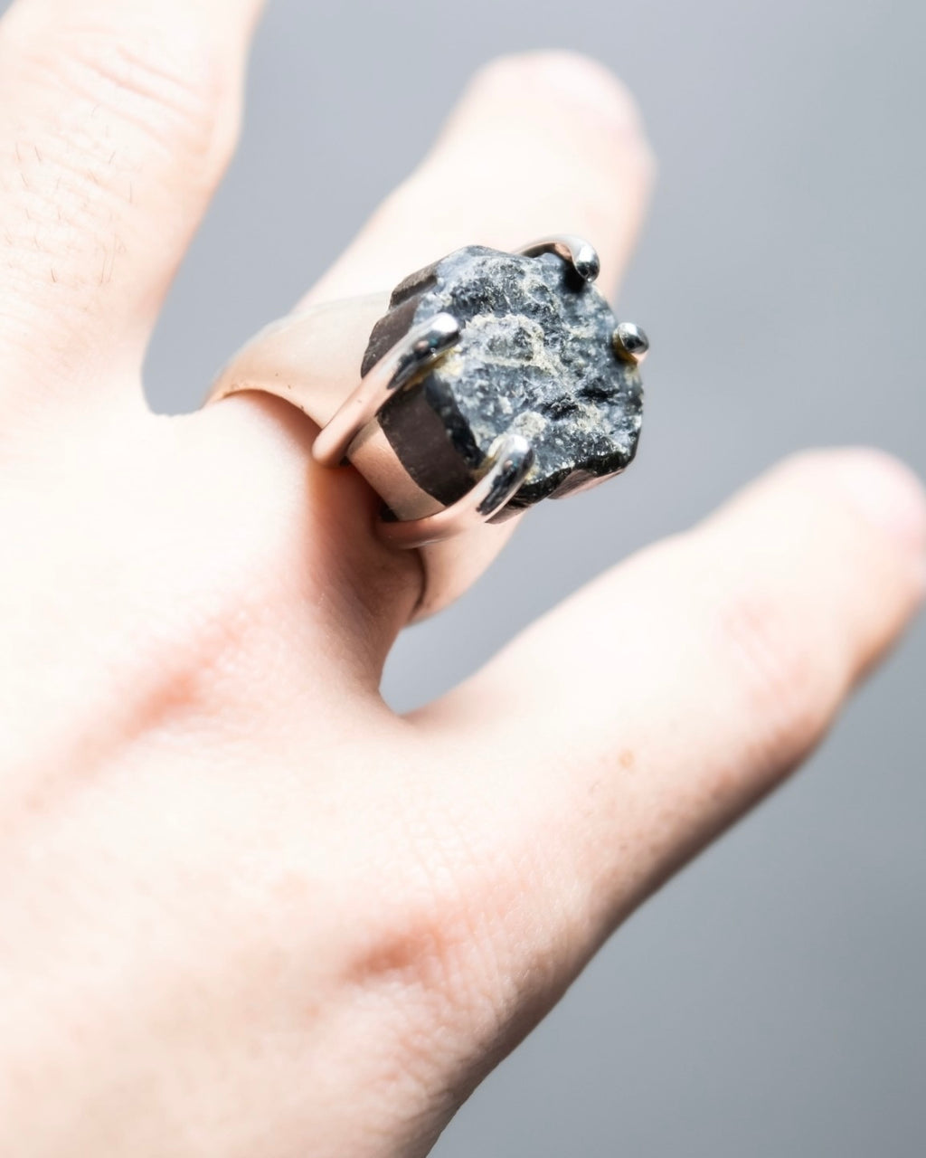 “Maison Margiela” Four stitches designed stone ring