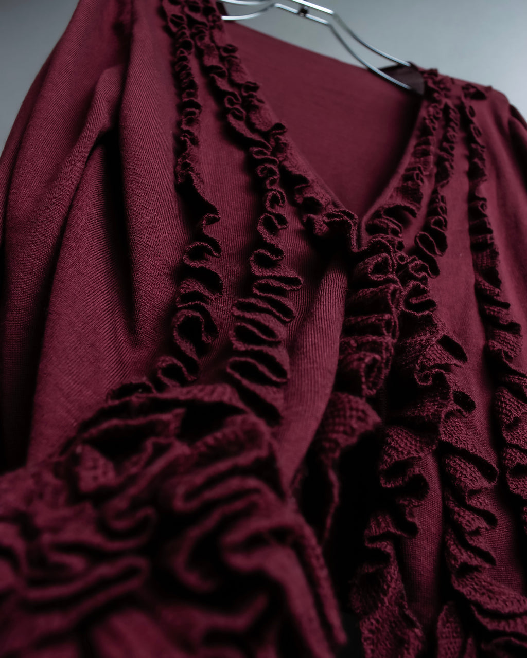 "VALENTINO" Virgin wool ruffled flower design cardigan