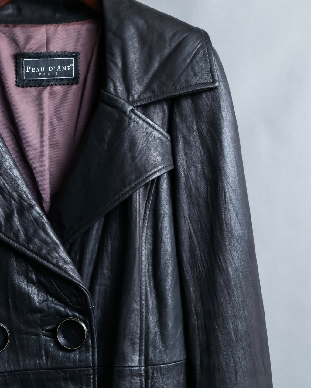 "PEAU D' ANÉ" wide lapel leather coat