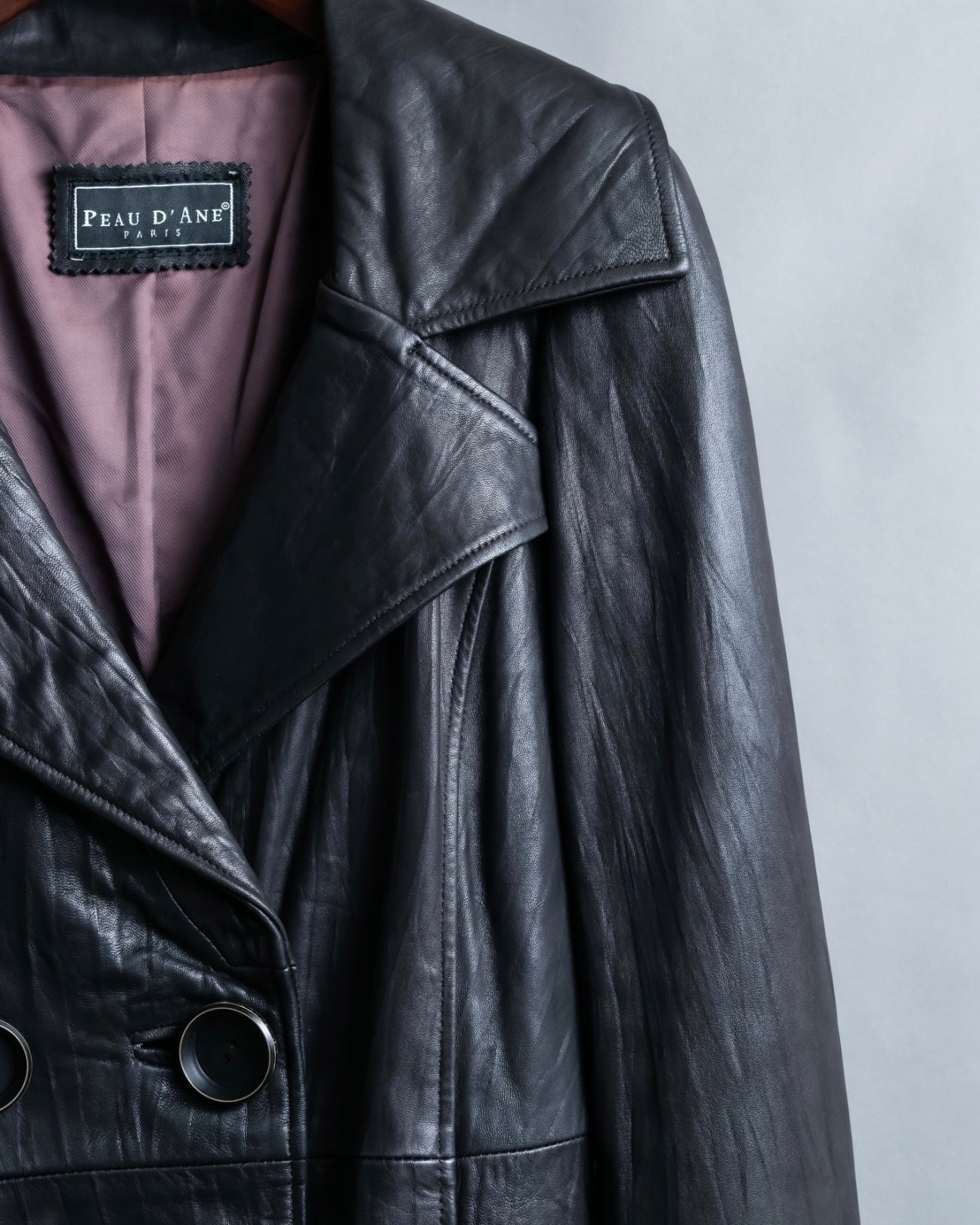 "PEAU D' ANÉ" wide lapel leather coat