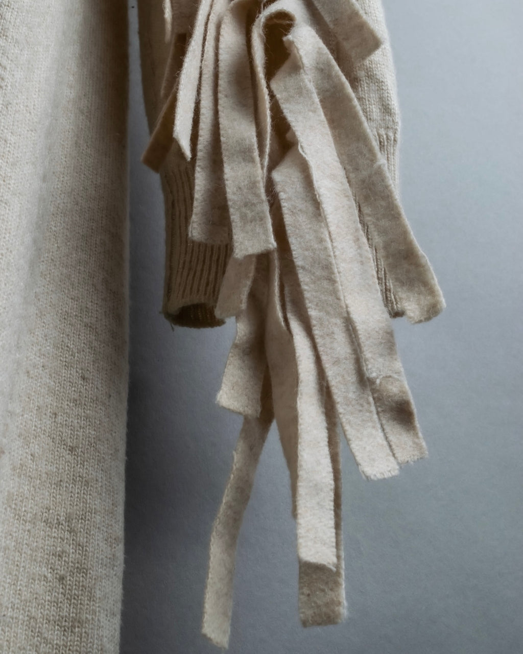 "MM6" Arm fringe design knit dress