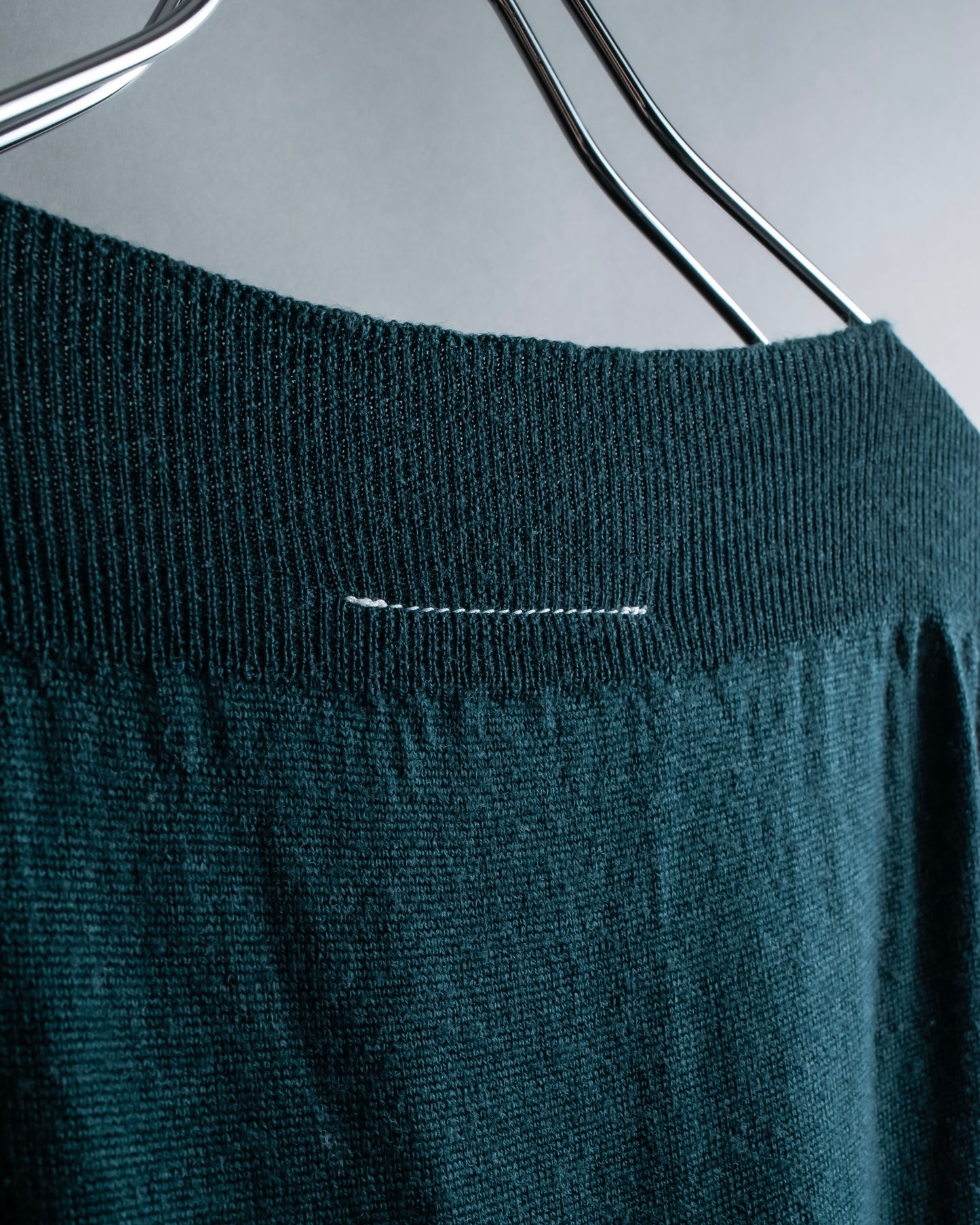 “MM6” docking designed four sleeves long knit