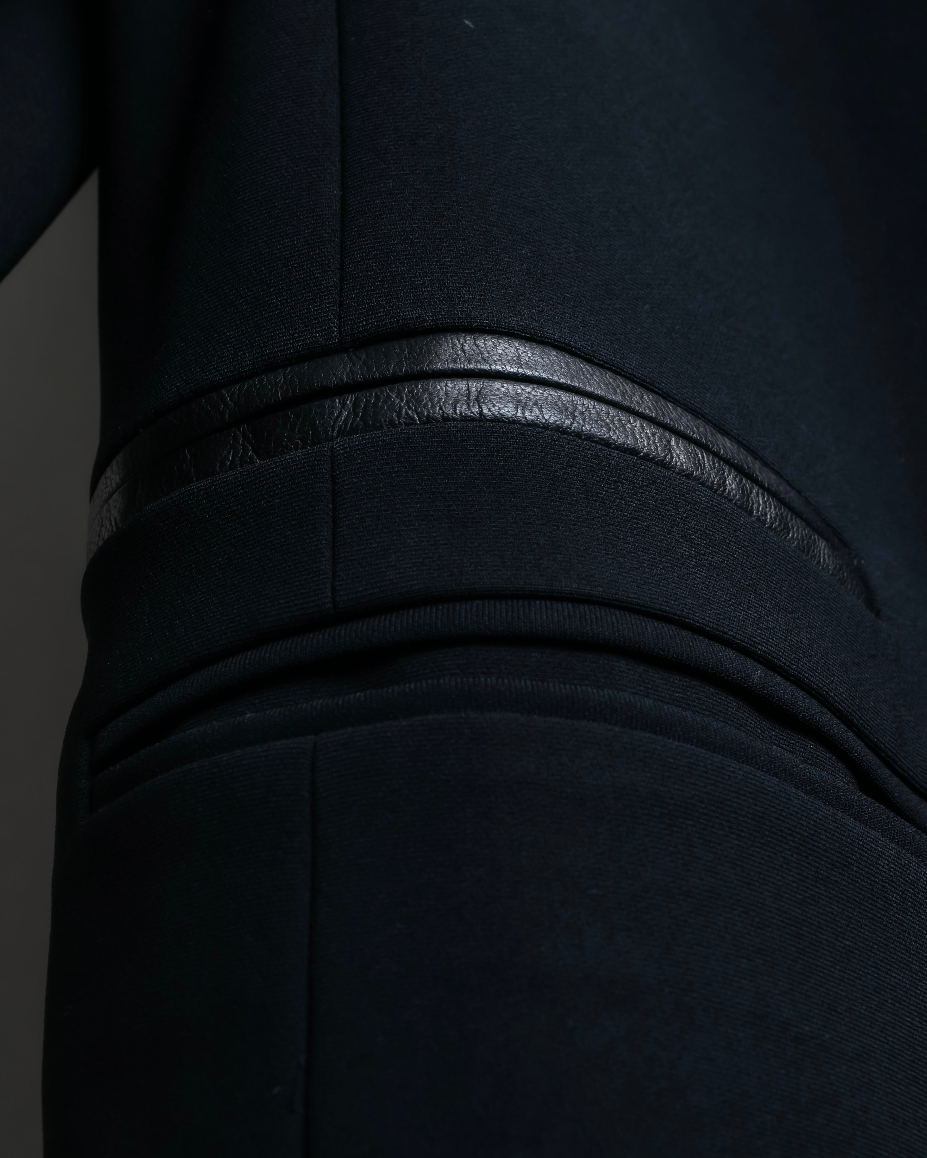 "Alexander wang"Leather piping tailored jacket with back fastening design