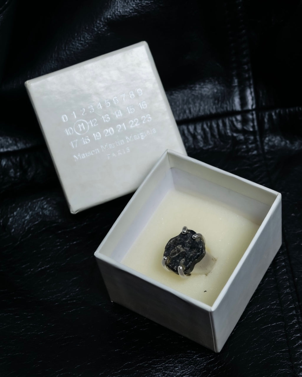 “Maison Margiela” Four stitches designed stone ring