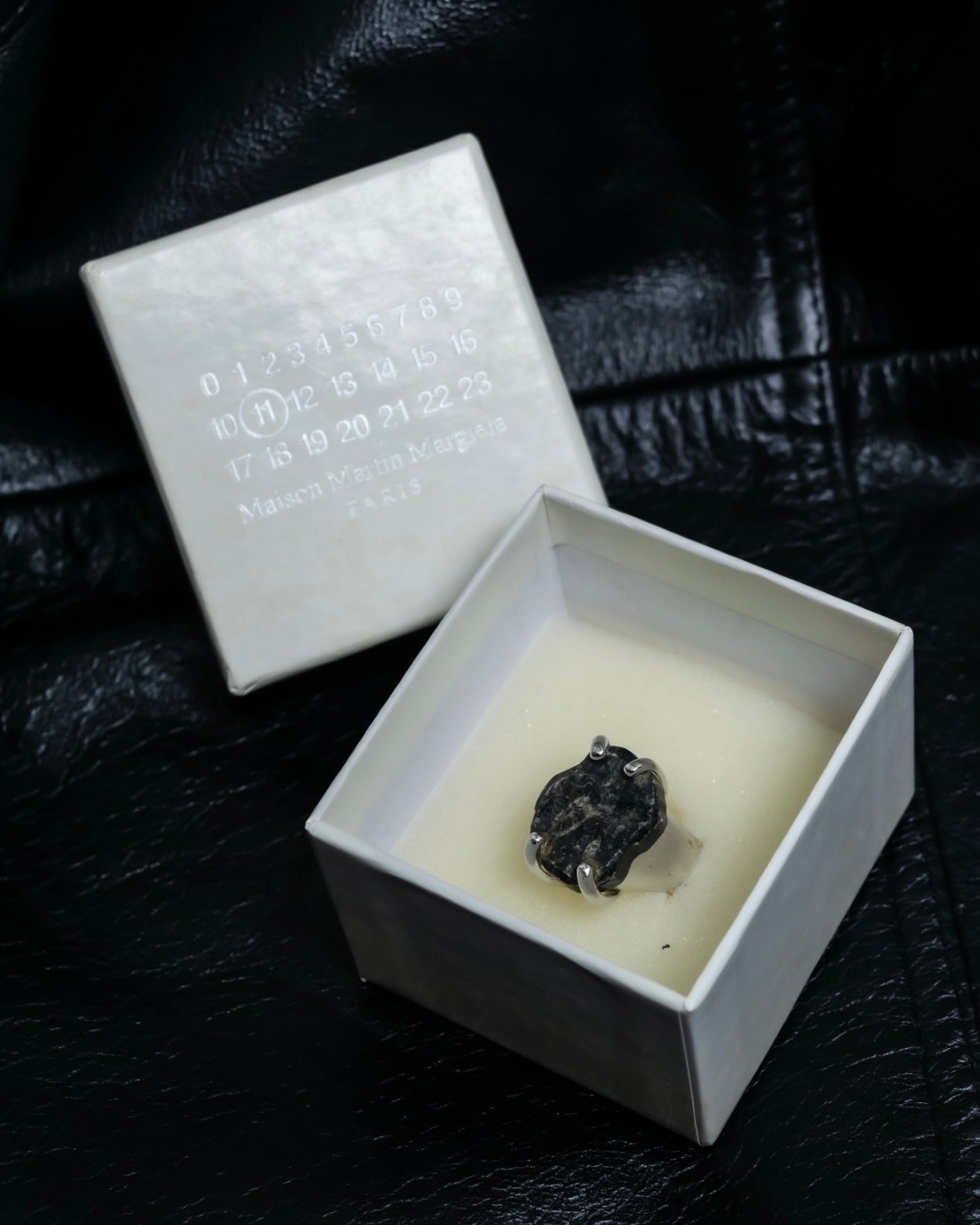 “Maison Margiela” Four stitches designed stone ring