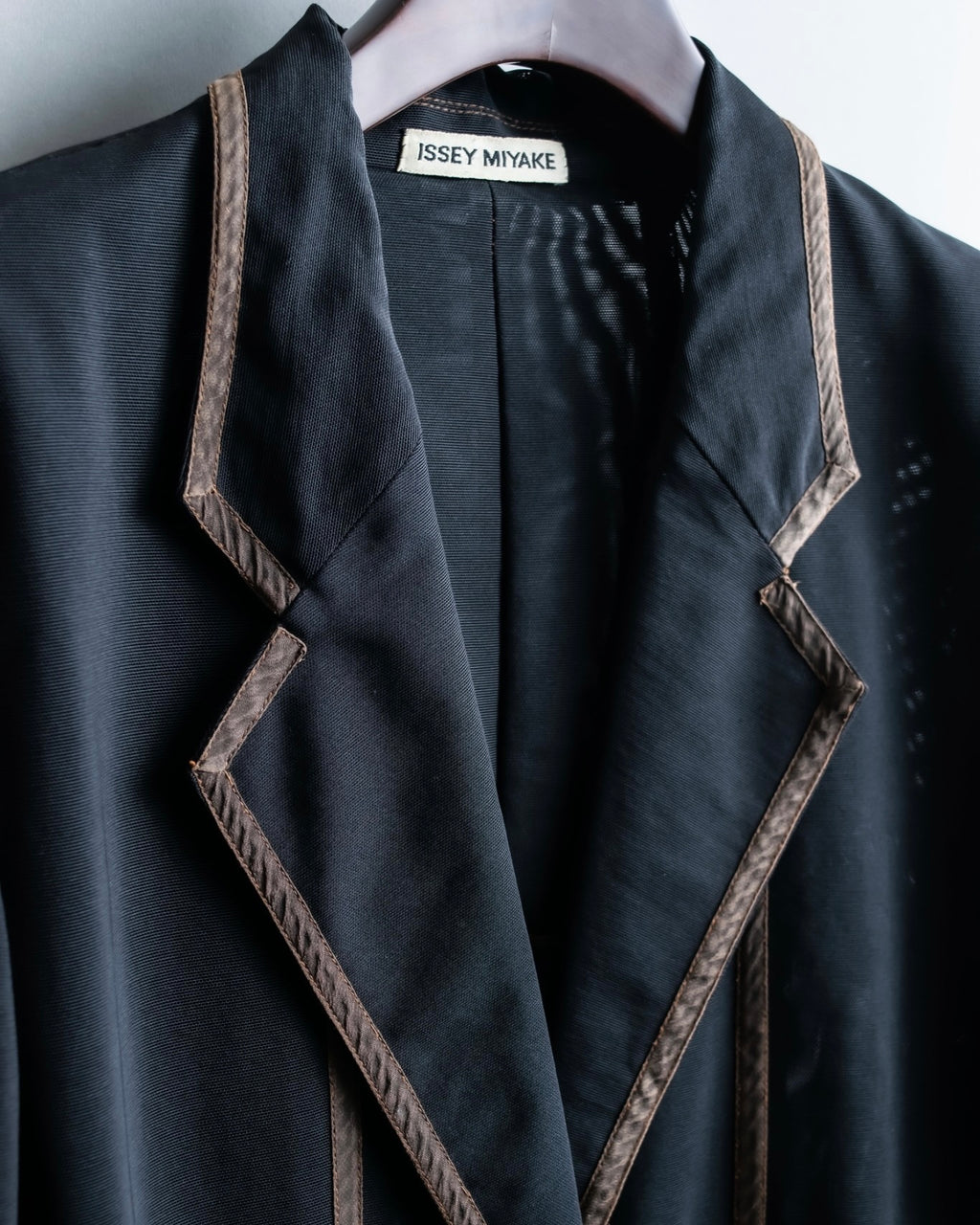 "ISSEY MIYAKE" Beautiful line sheer tailored jacket