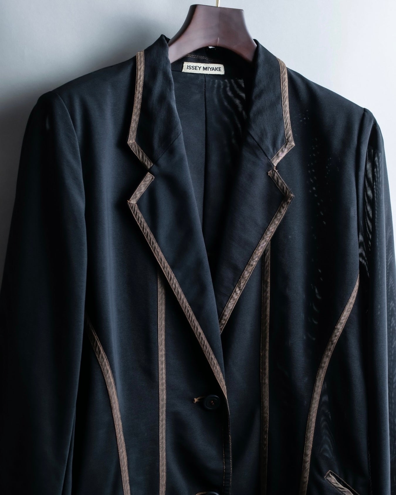"ISSEY MIYAKE" Beautiful line sheer tailored jacket
