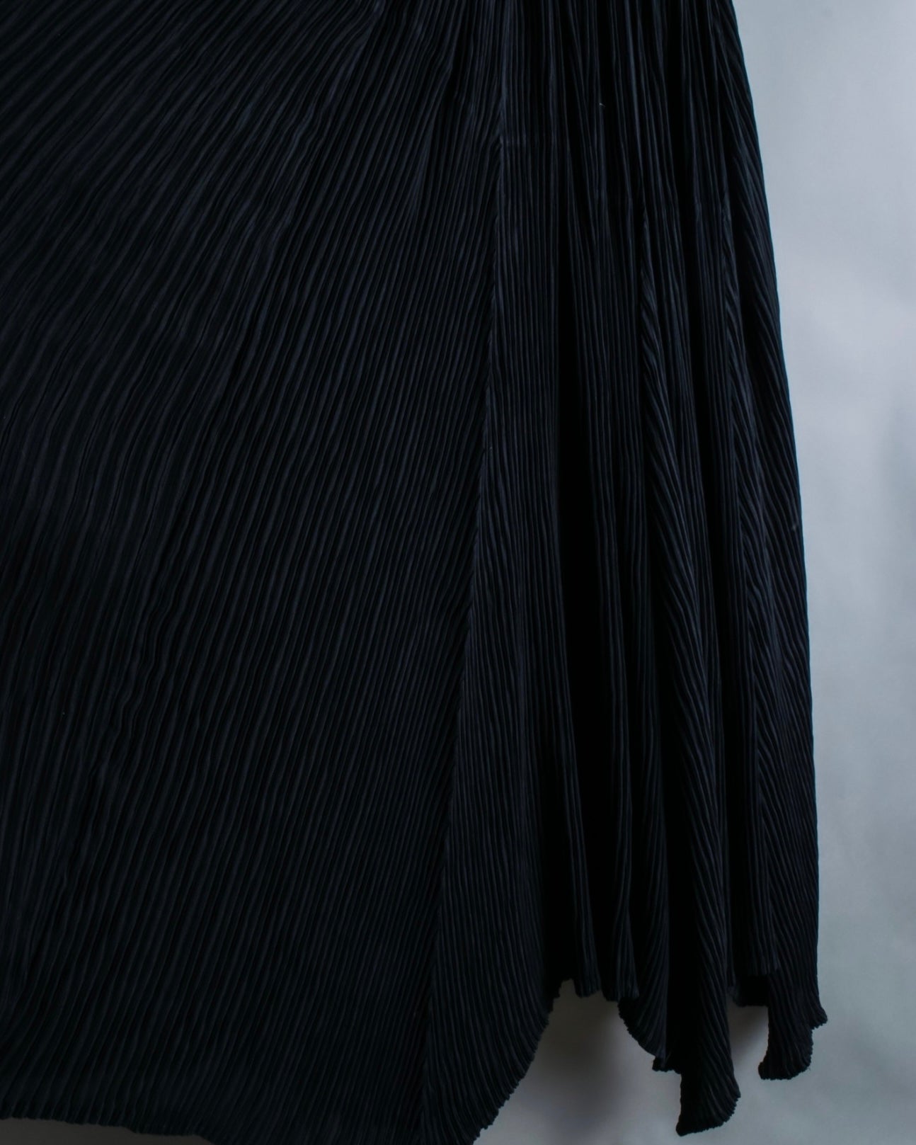 "Issey Miyake" Beautiful disjointed pleated skirt