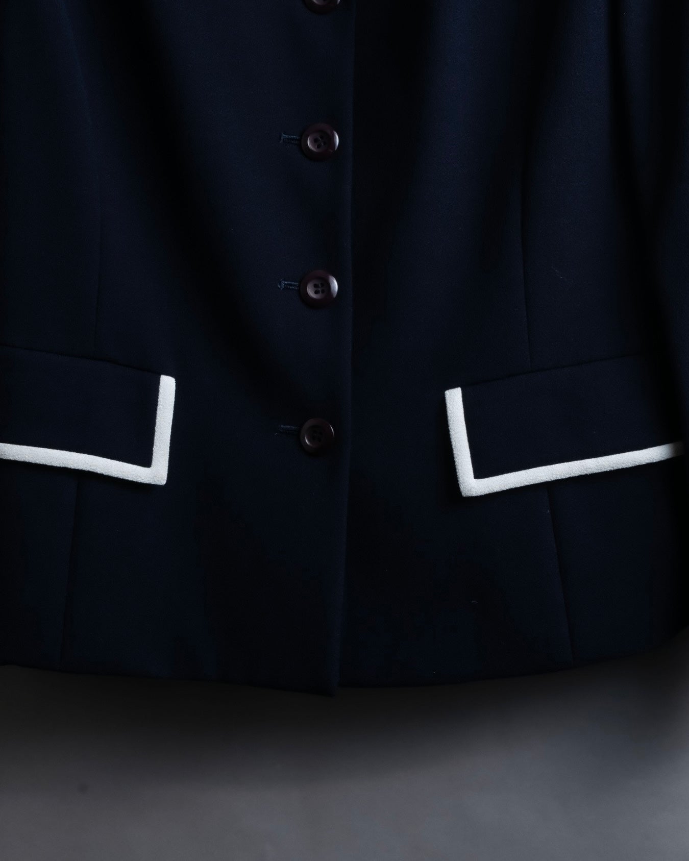 “Burberrys” open collar piping designed jacket
