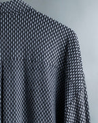 Vintage three-dimensional processed monotone polyester shirt