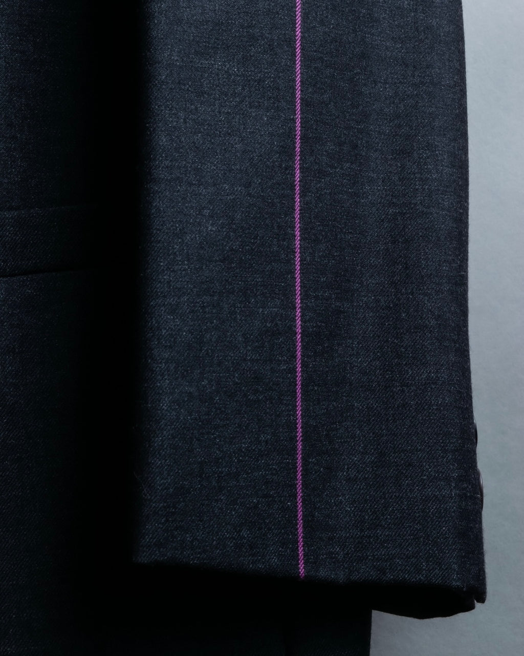 "GIANNI VERSACE" Arm line design peak lapel setup