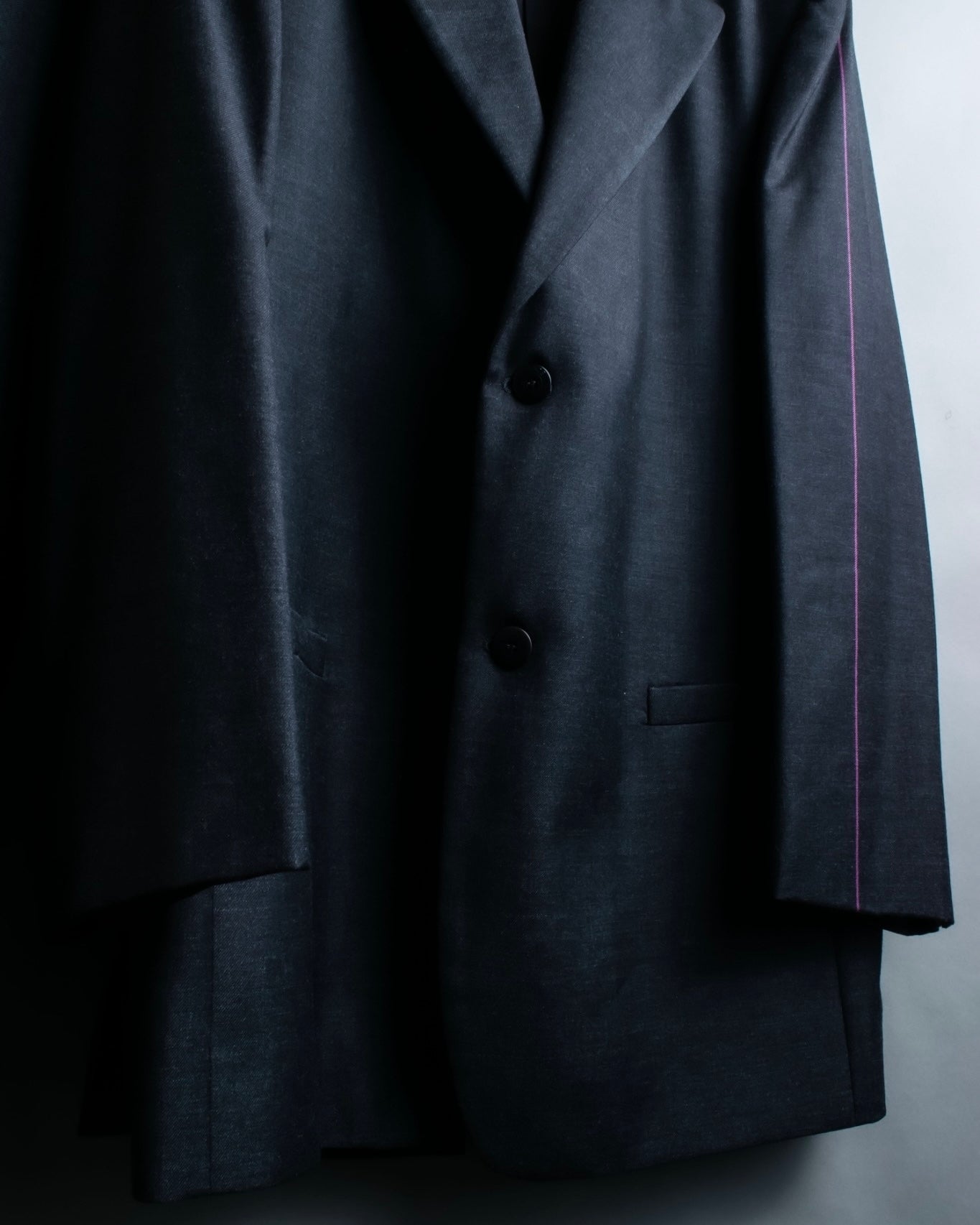 "GIANNI VERSACE" Arm line design peak lapel setup