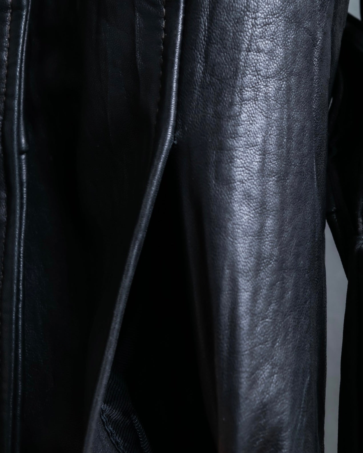 "PEAU D' ANÉ" wide lapel leather coat