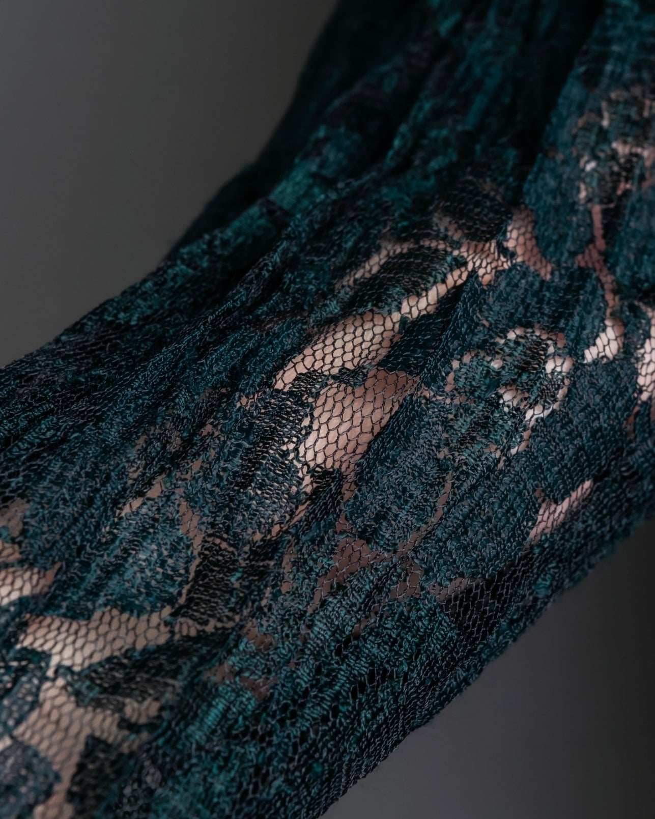 “Vintage” pleats designed flower motif lace long dress