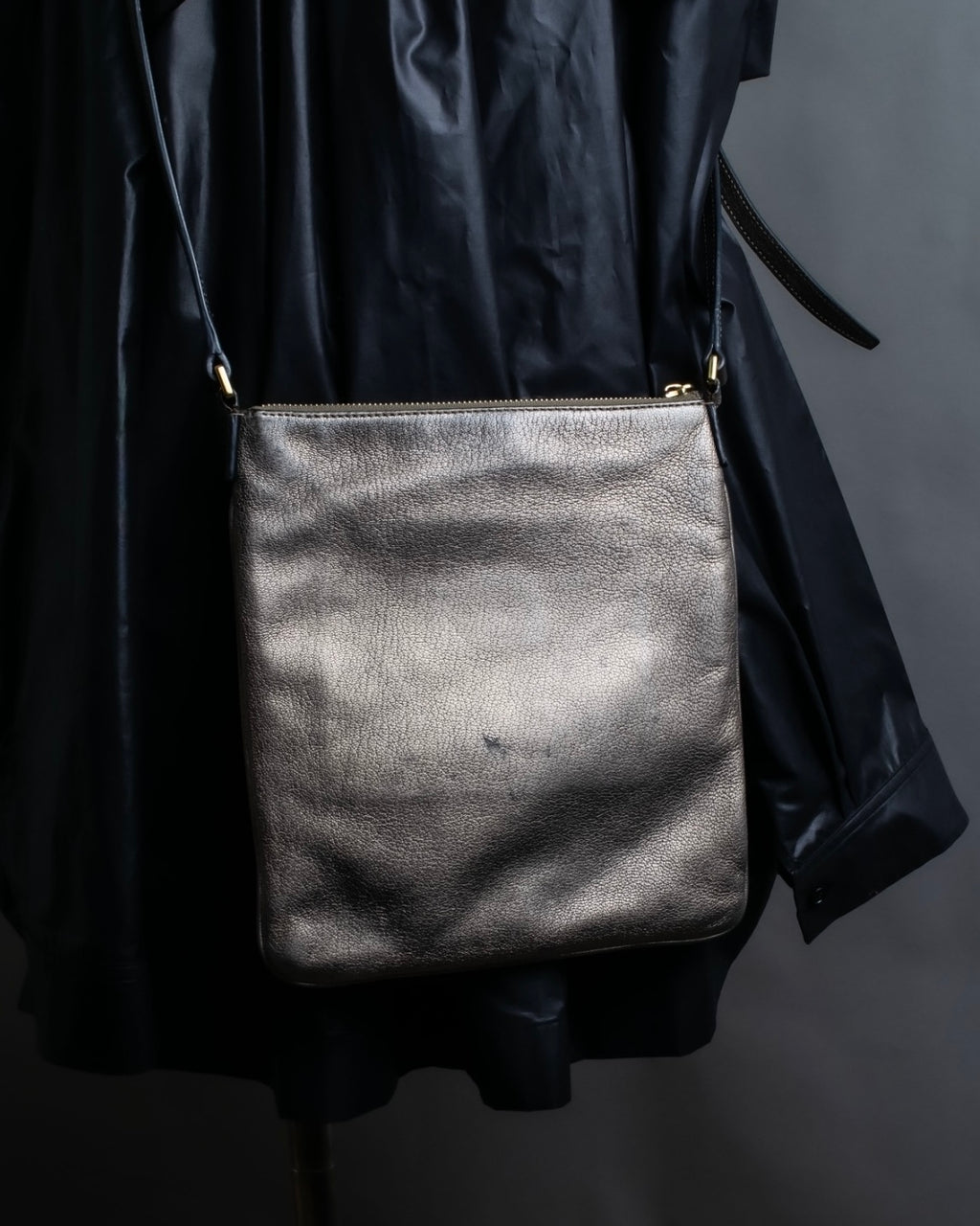“LOEWE” anagram designed silver shoulder bag